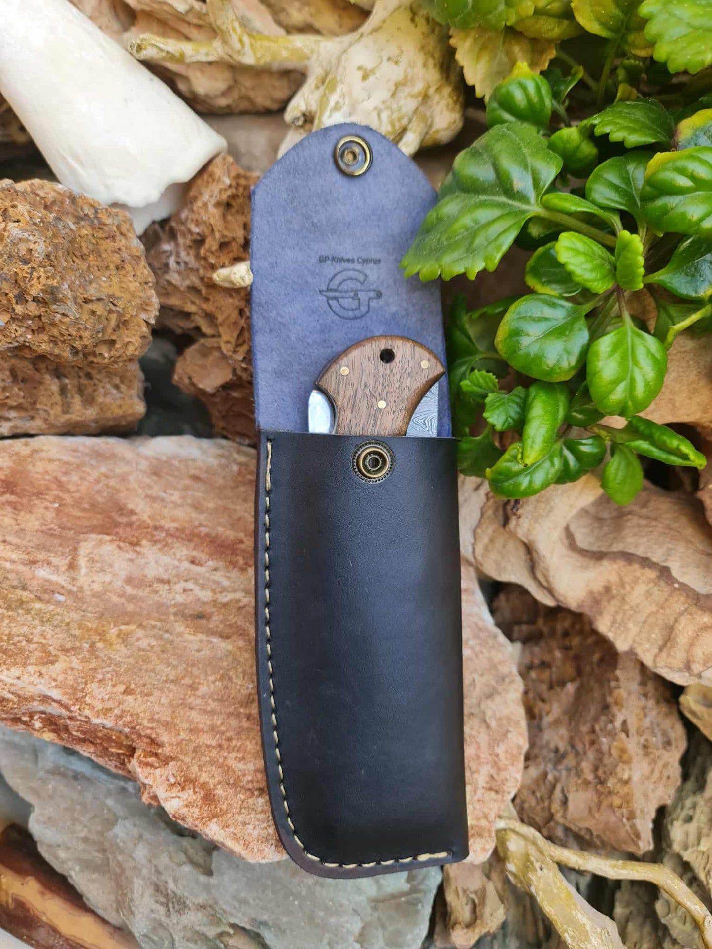 Handmade Tactical – 30cm Folding Knife with Damascus Steel - Walnut Wood & Brass