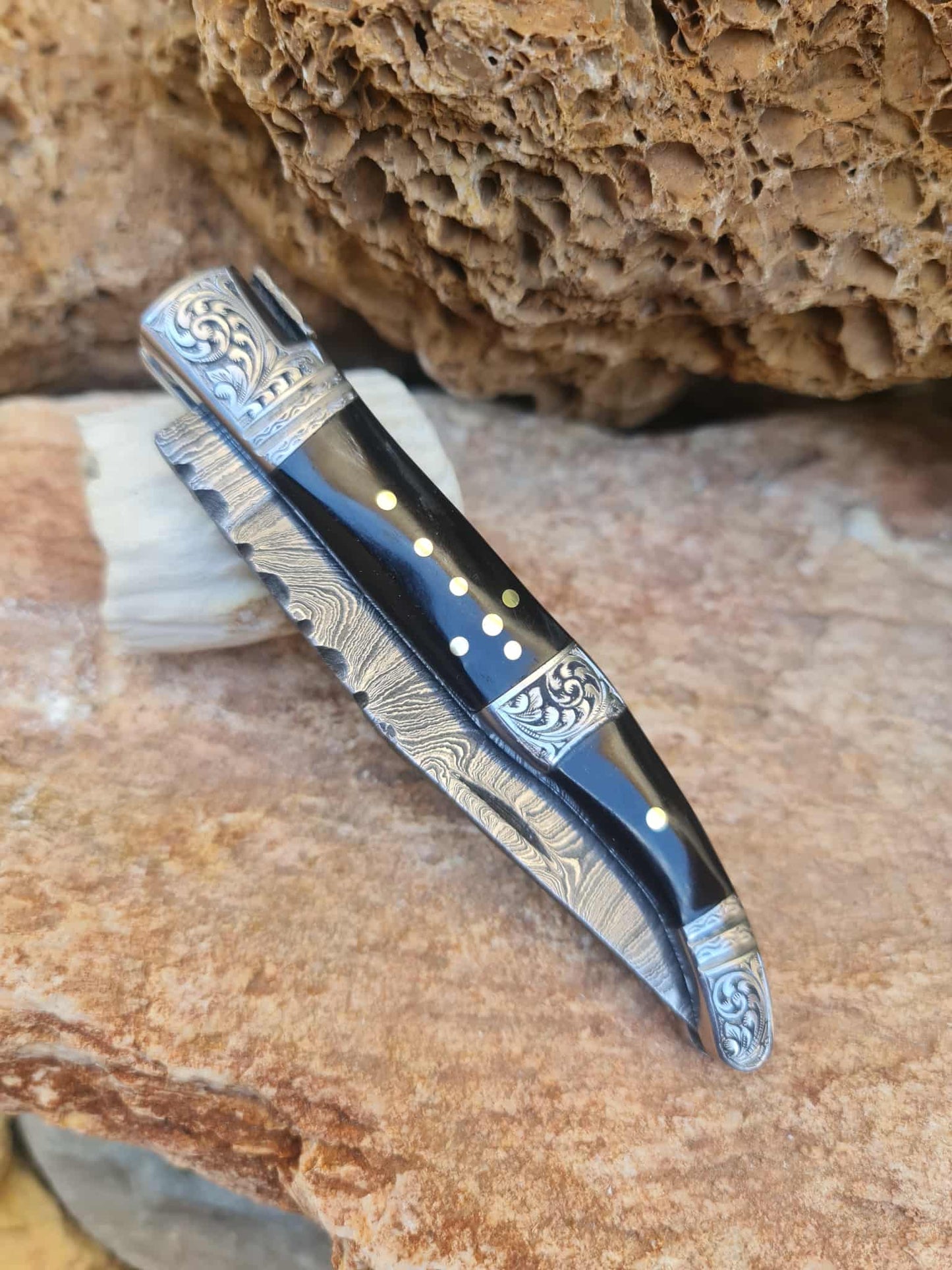 Handmade 22cm Laguiole Rustique with Damascus Steel - Buffalo Horn & 420 Stainless Steel with Master Hand-Engraved