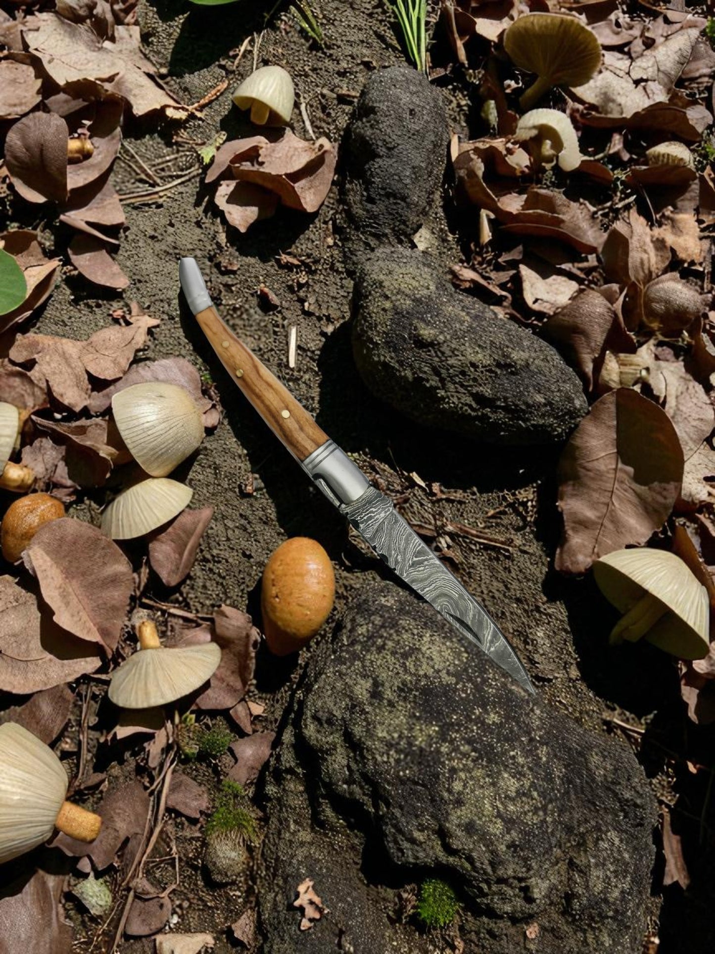 A160 Handmade Laguiole Petit - Damascus Steel & Olive Wood