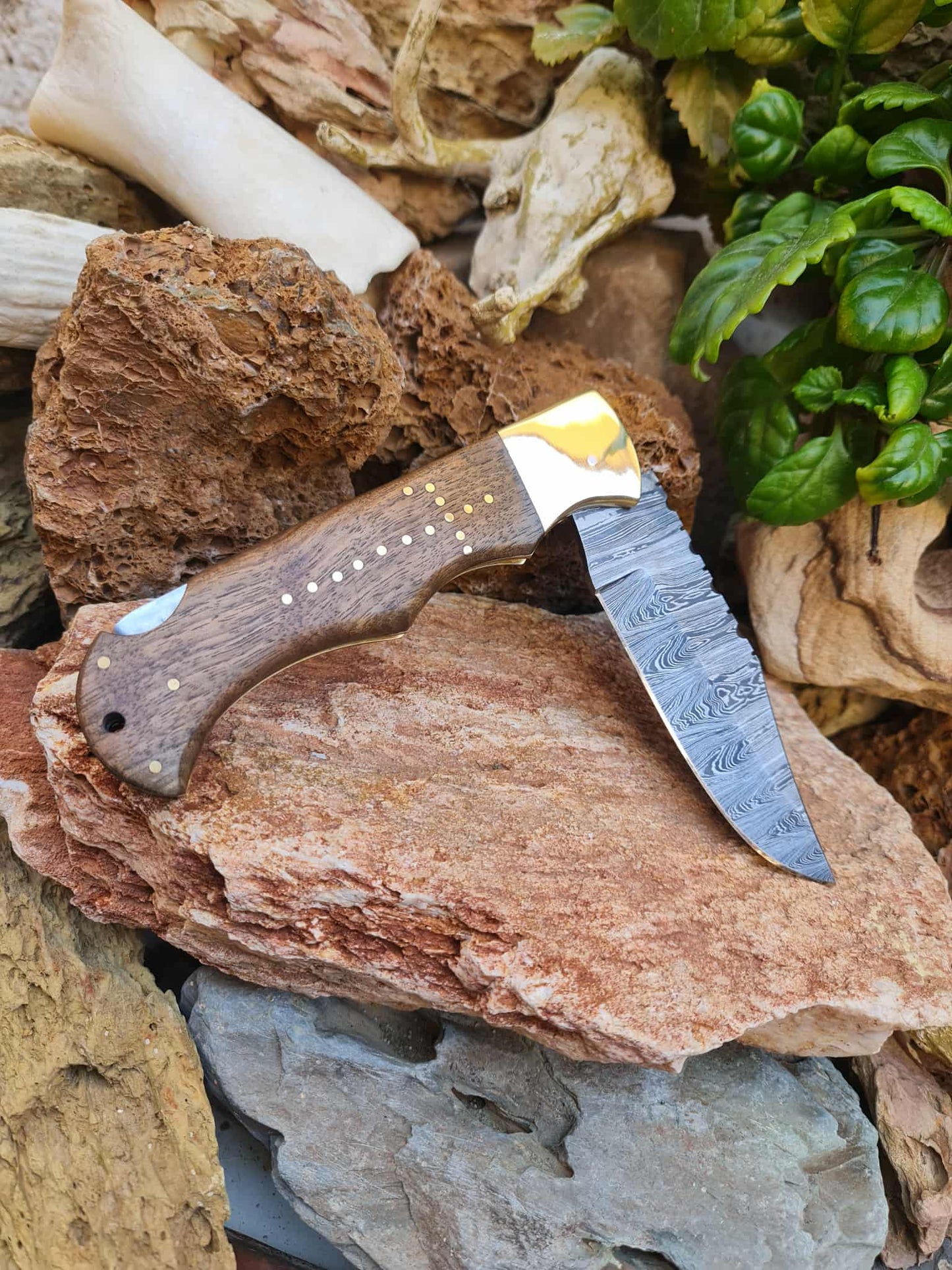 Handmade Tactical – 30cm Folding Knife with Damascus Steel - Walnut Wood & Brass