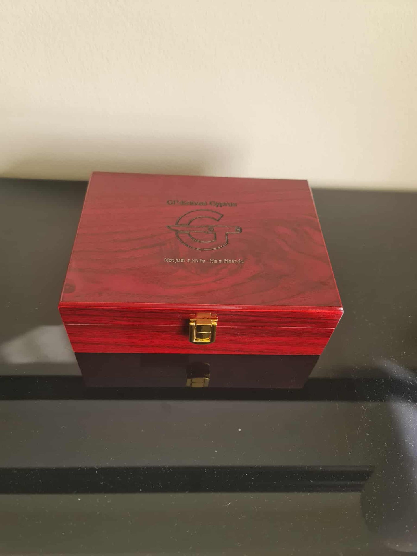 Premium Wooden Presentation Box with EVA Foam for Folding Knives