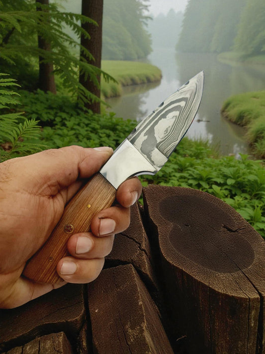 H112 Handmade Skinner Knife - Damascus Steel & Olive wood