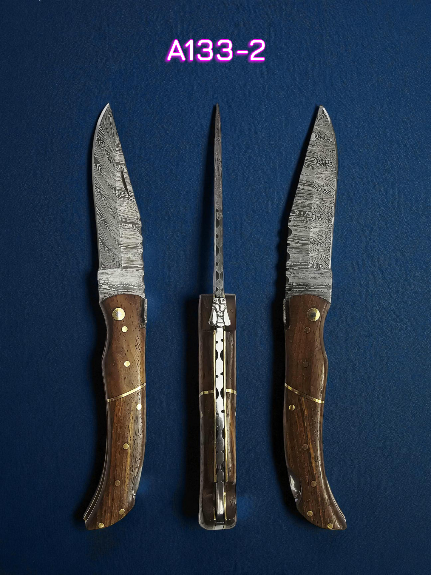 A133 Handmade Laguiole Élite - Damascus Steel & Walnut Wood