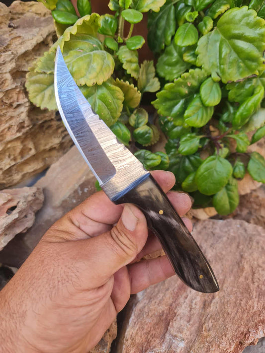 Handmade 21cm Hunting Knife with Damascus Steel & Buffalo Horn