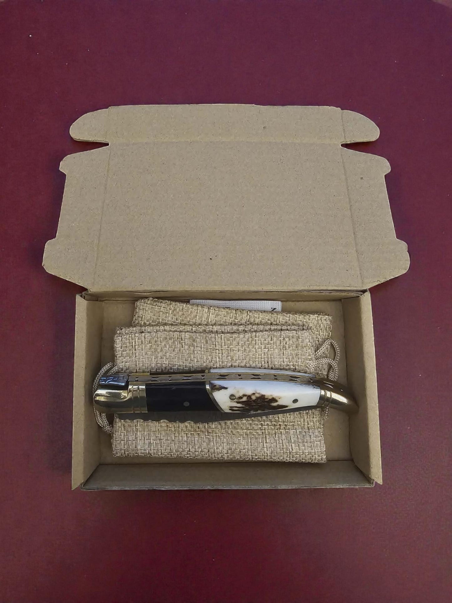 F017 - Χειροποίητο Laguiole Classique από Δαμασκηνό Ατσάλι - Κέρατο κόκκινου ελαφιού & κέρατο βούβαλου