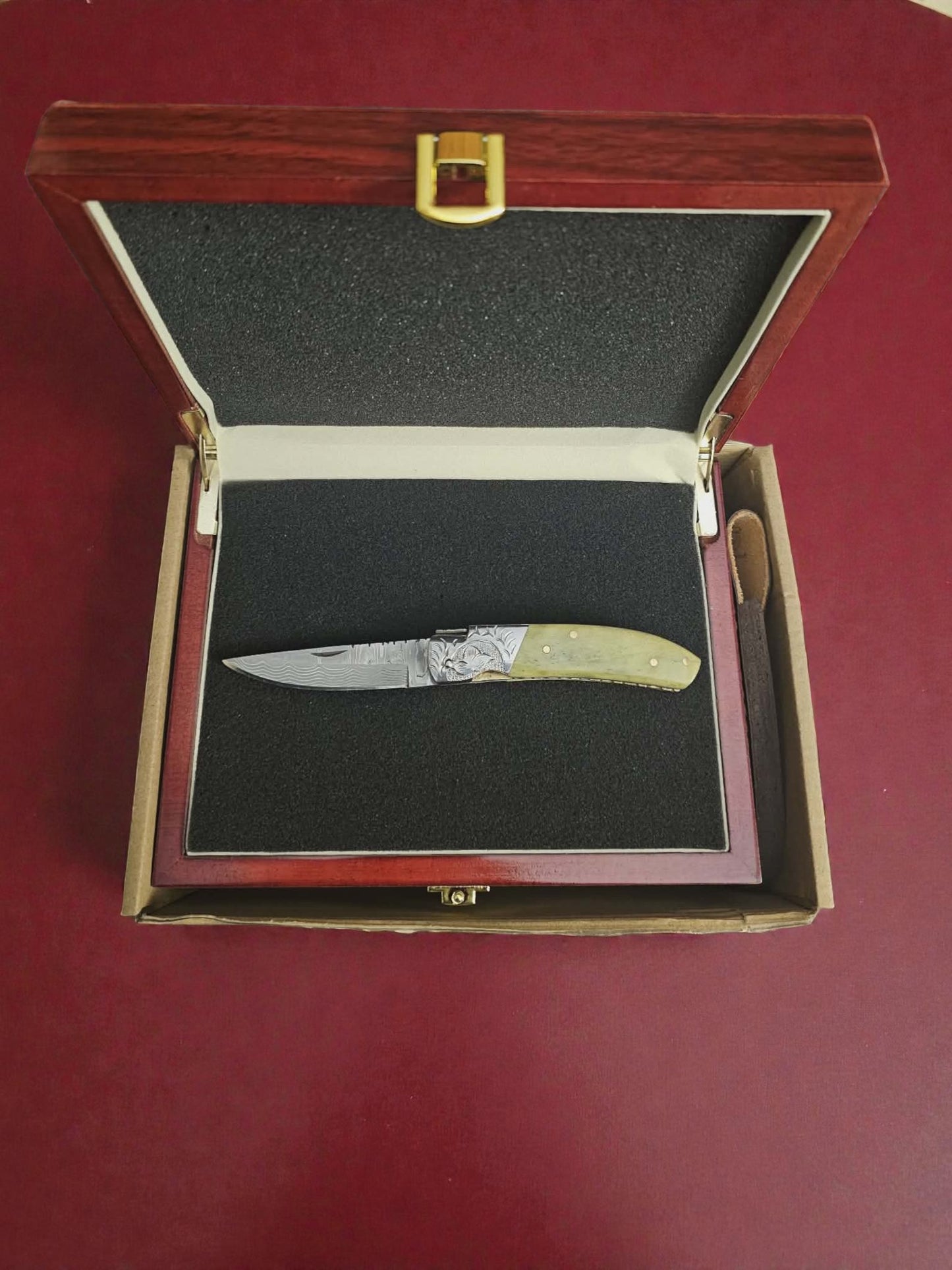 F061 - Χειροποίητο Laguiole de Poche από Δαμασκηνό ατσάλι νέας γενιάς (ανοξείδωτο) & Κόκκαλο καμήλας με σταθεροποίηση ρητίνης (πράσινο)