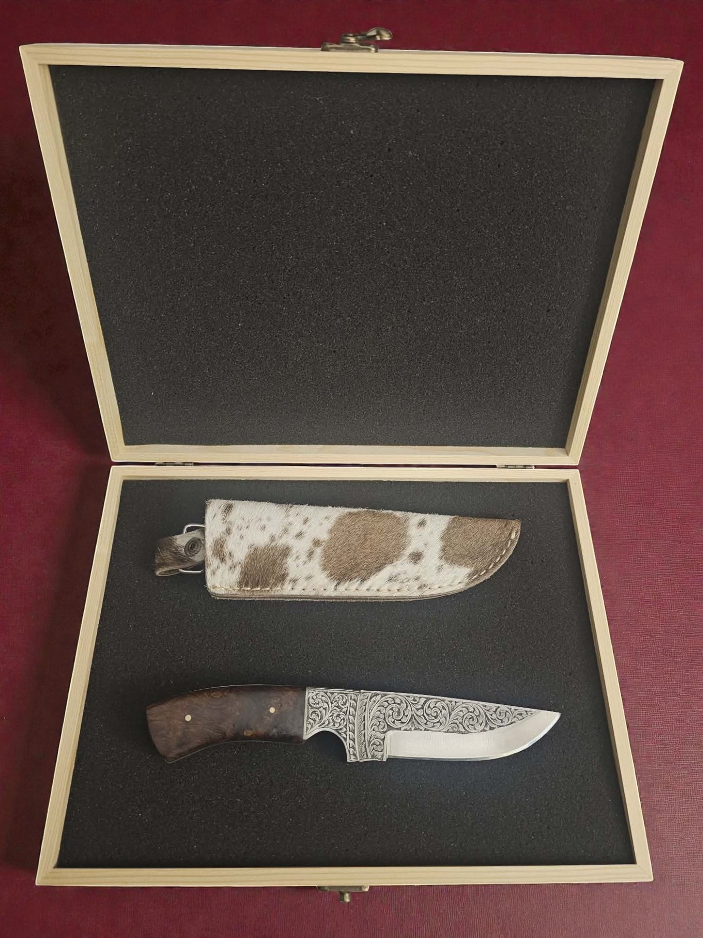 R015 - Χειροποίητο Hunting Knife από Χειροποίητα χαραγμένο ανοξείδωτο ατσάλι & Ξύλο τριανταφυλλιάς (Rosewood)