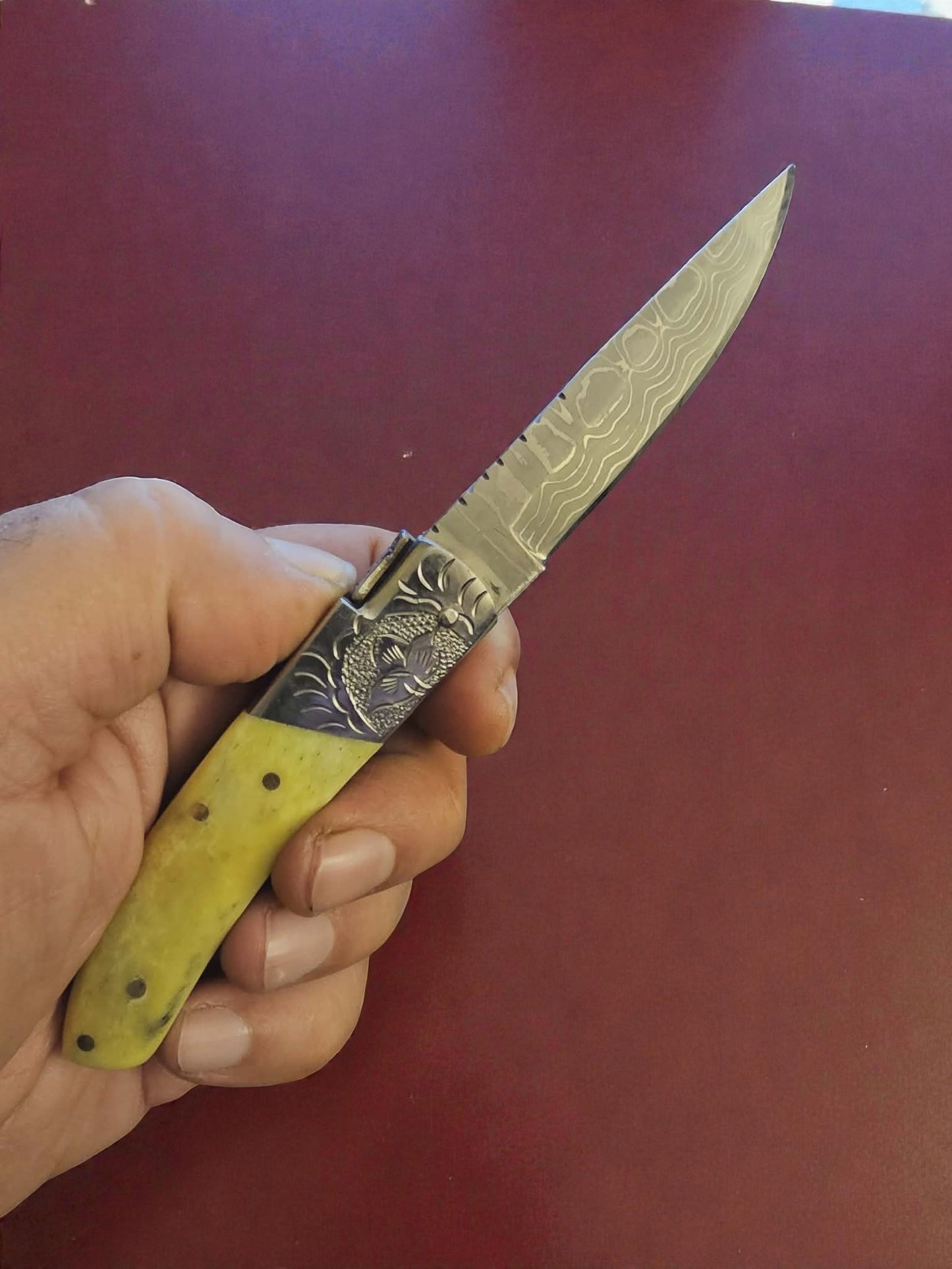 F061 - Χειροποίητο Laguiole de Poche από Δαμασκηνό ατσάλι νέας γενιάς (ανοξείδωτο) & Κόκκαλο καμήλας με σταθεροποίηση ρητίνης (πράσινο)