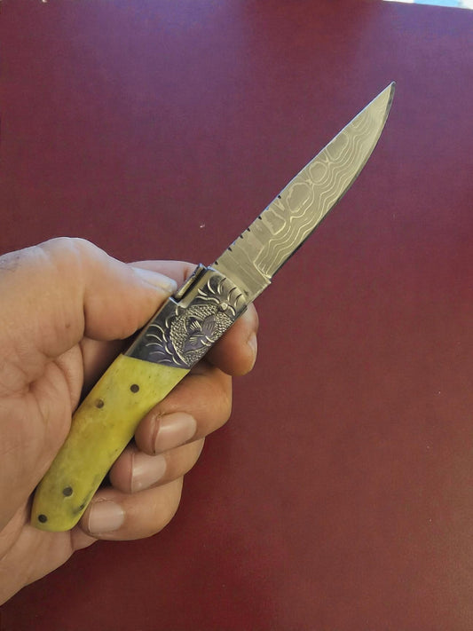 F061 - Χειροποίητο Laguiole de Poche από Δαμασκηνό ατσάλι νέας γενιάς (ανοξείδωτο) & Κόκκαλο καμήλας με σταθεροποίηση ρητίνης (πράσινο)