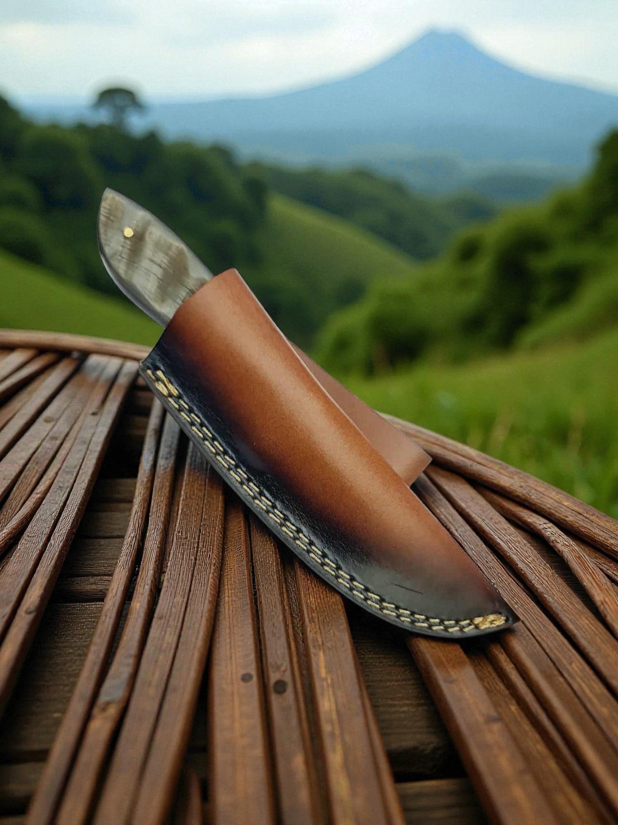 H143 Handmade Hunting Knife - Damascus Steel & Ram Horn