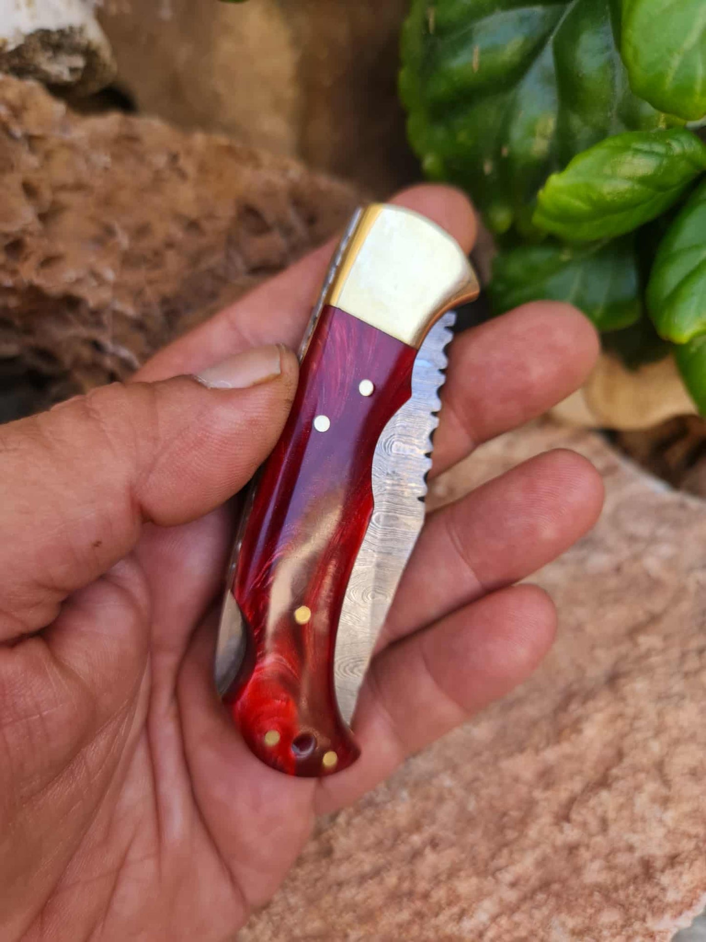 Handmade 17cm Pocket Knife with Damascus Steel - Resin & Brass