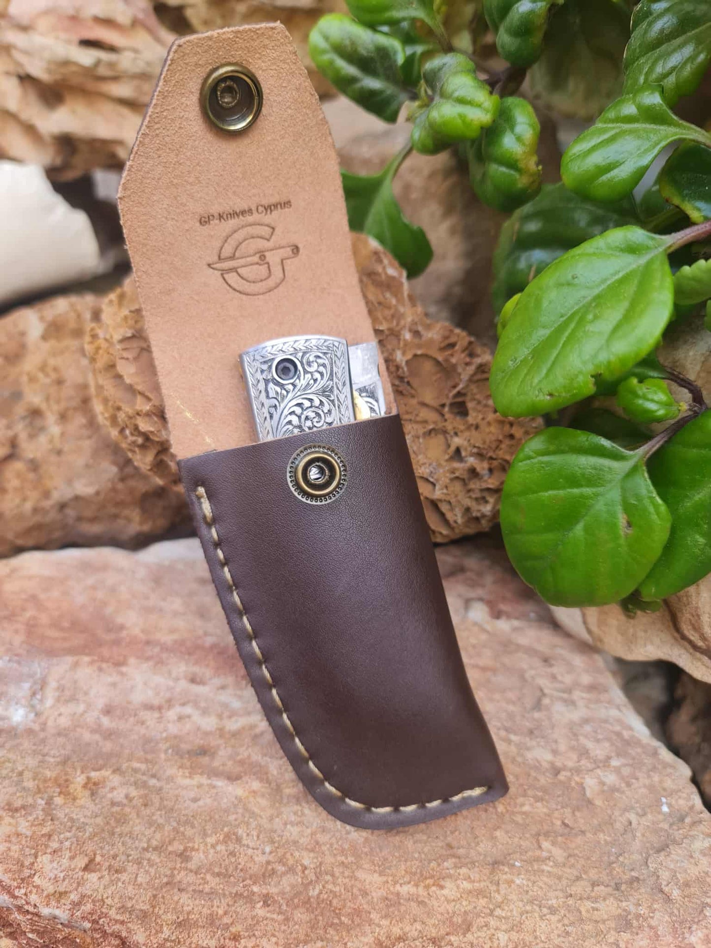 Handmade Limited Edition with Serial Number 18cm Knife with 420 Stainless Steel with Master Hand-Engraved & Buffalo Horn