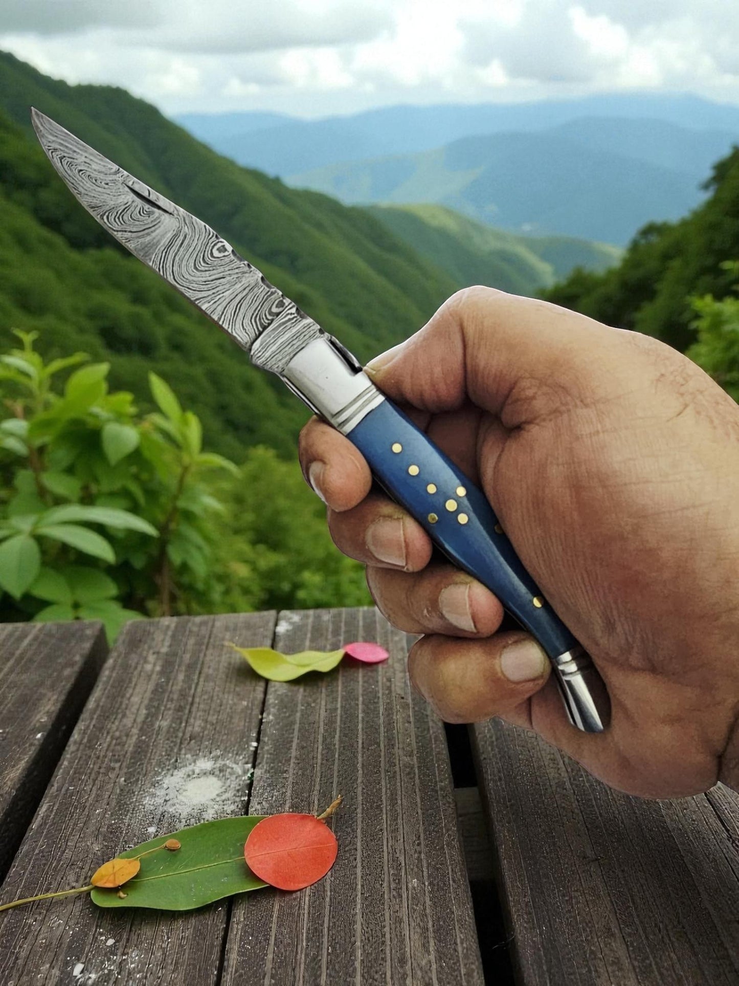 A145 Handmade Laguiole Rustique - Damascus Steel & Resin-Infused Camel Bone