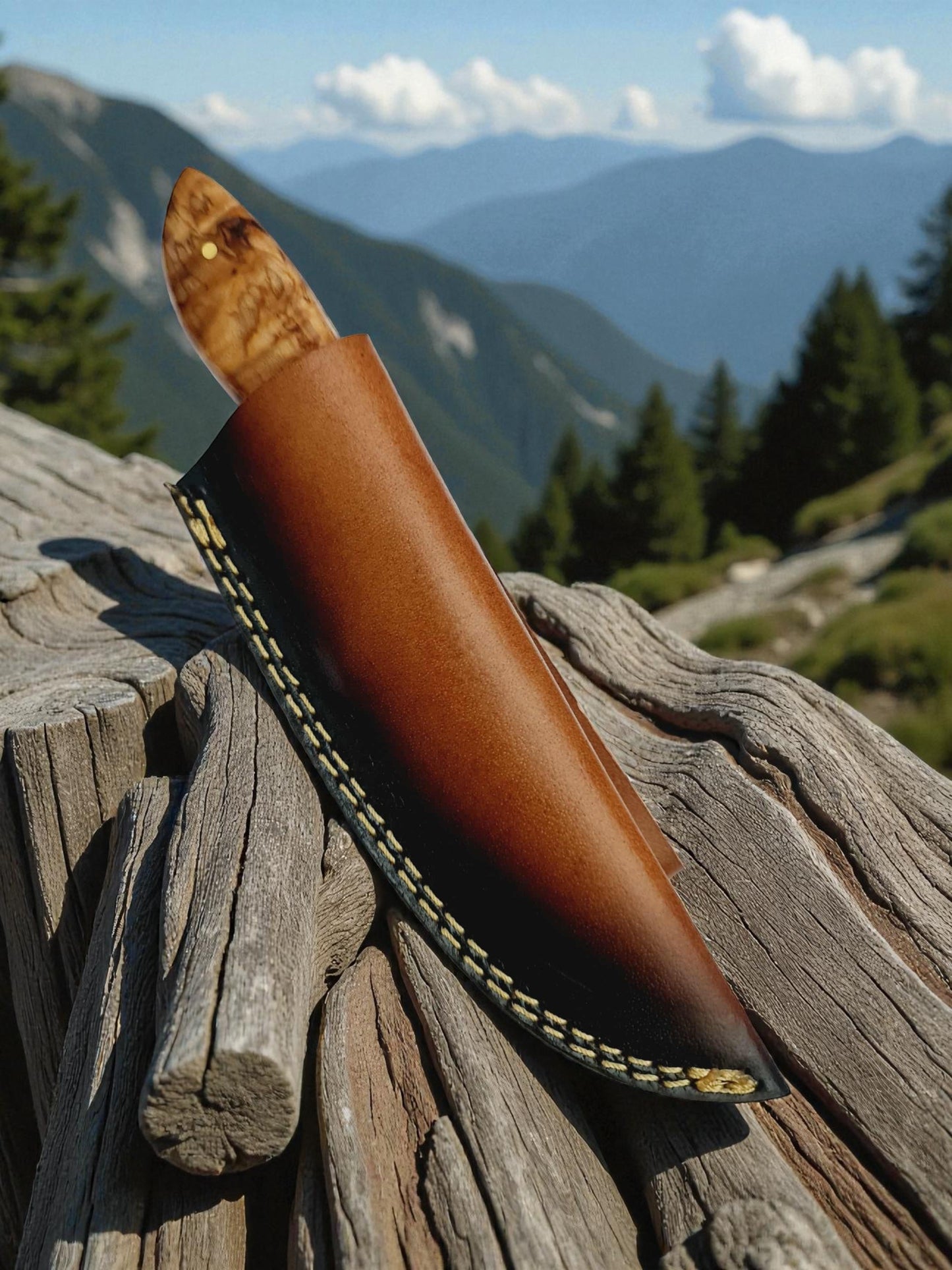 H144 Handmade Hunting Knife - Damascus Steel & Olive wood