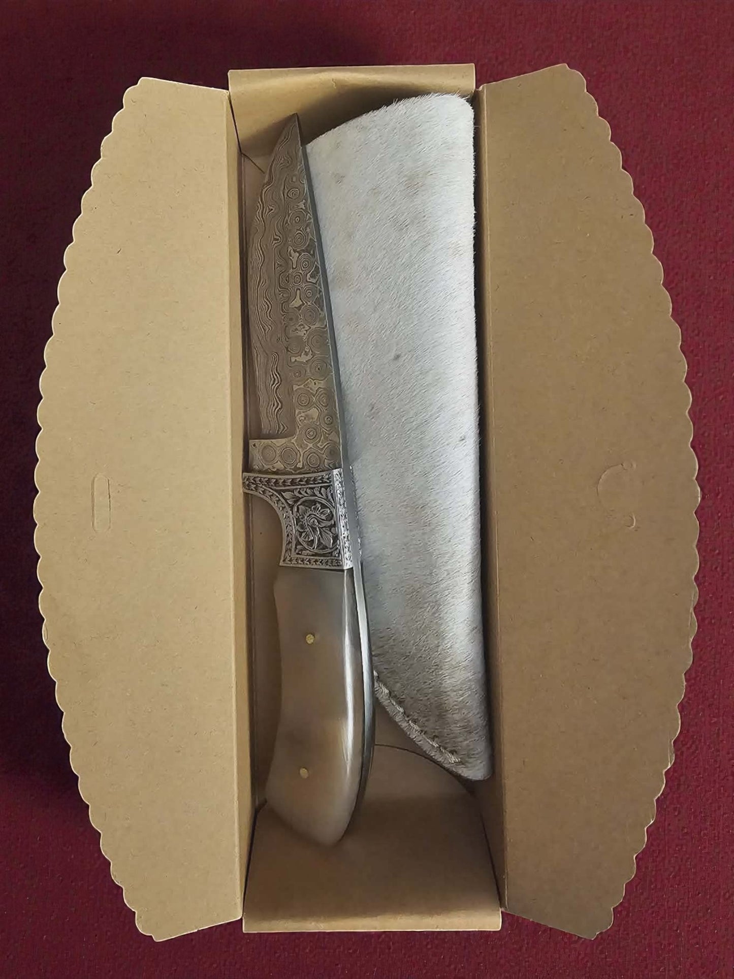 R014 - Χειροποίητο Hunting Knife από Δαμασκηνό ατσάλι & Γυαλισμένο κέρατο κριαριού