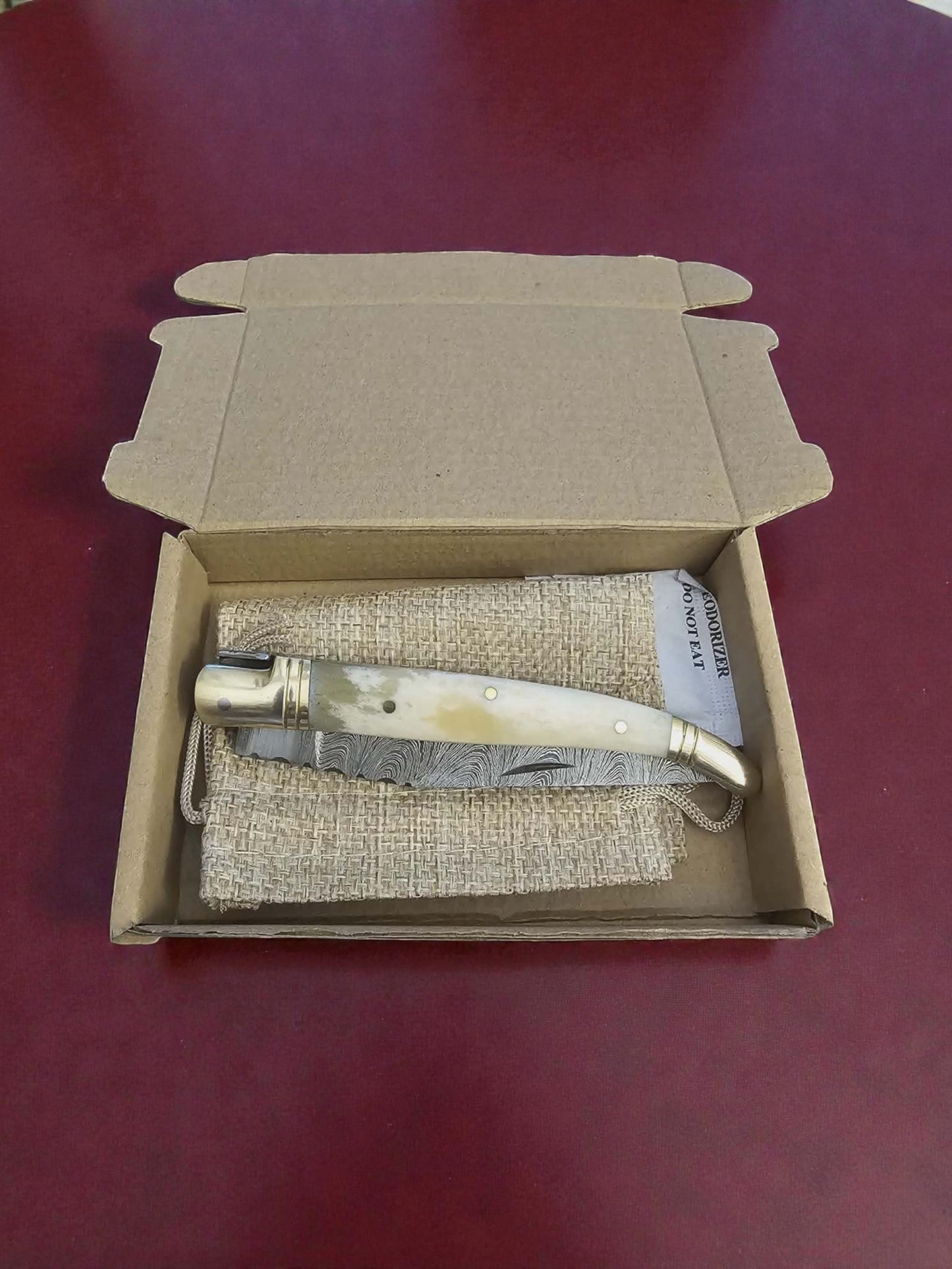 F009 Laguiole Classique – Damascus Steel & Bone