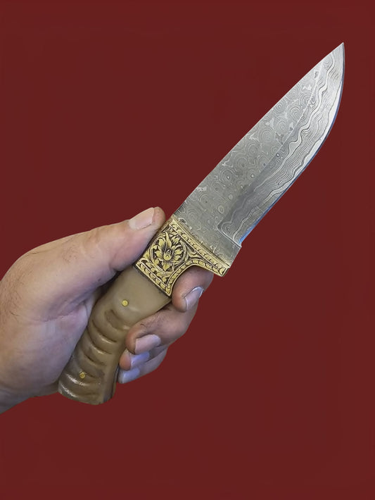 R025 - Hunting Knife - Damascus Steel & Horn