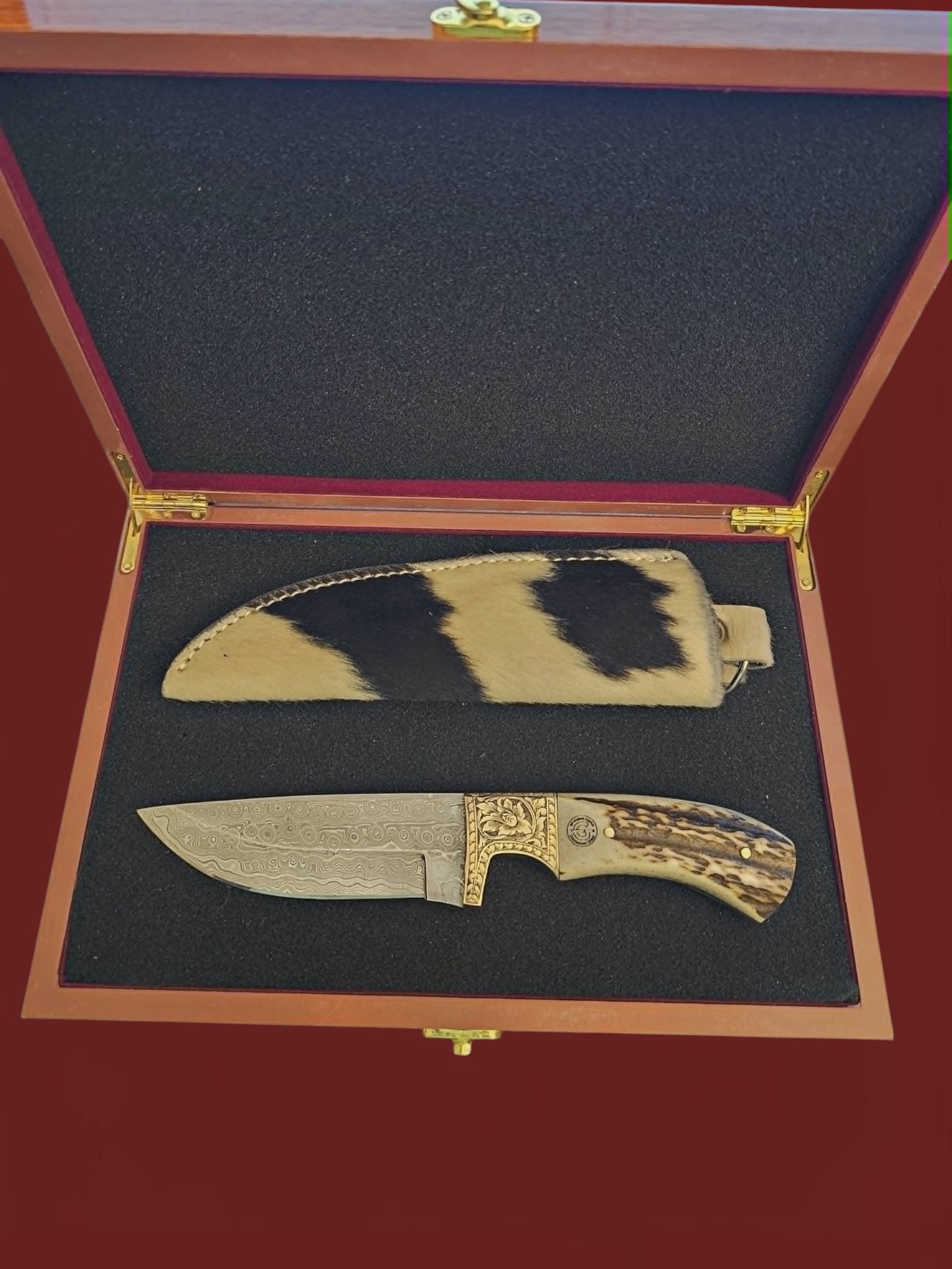 R026 - Hunting Knife - Damascus Steel & Horn