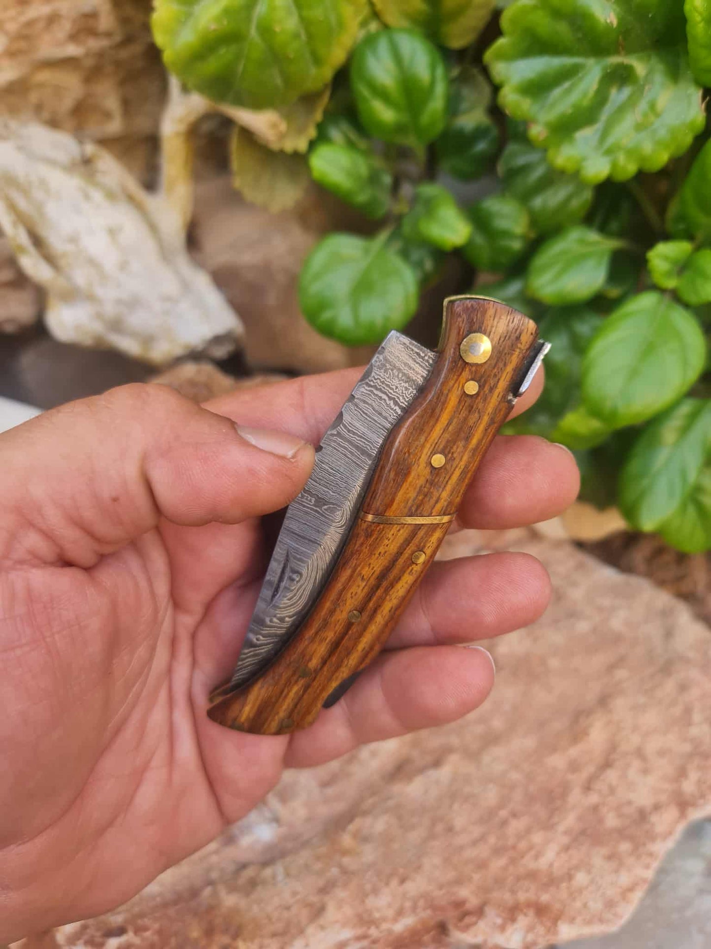 Handmade 19cm Laguiole Élite with Damascus Steel & Walnut wood