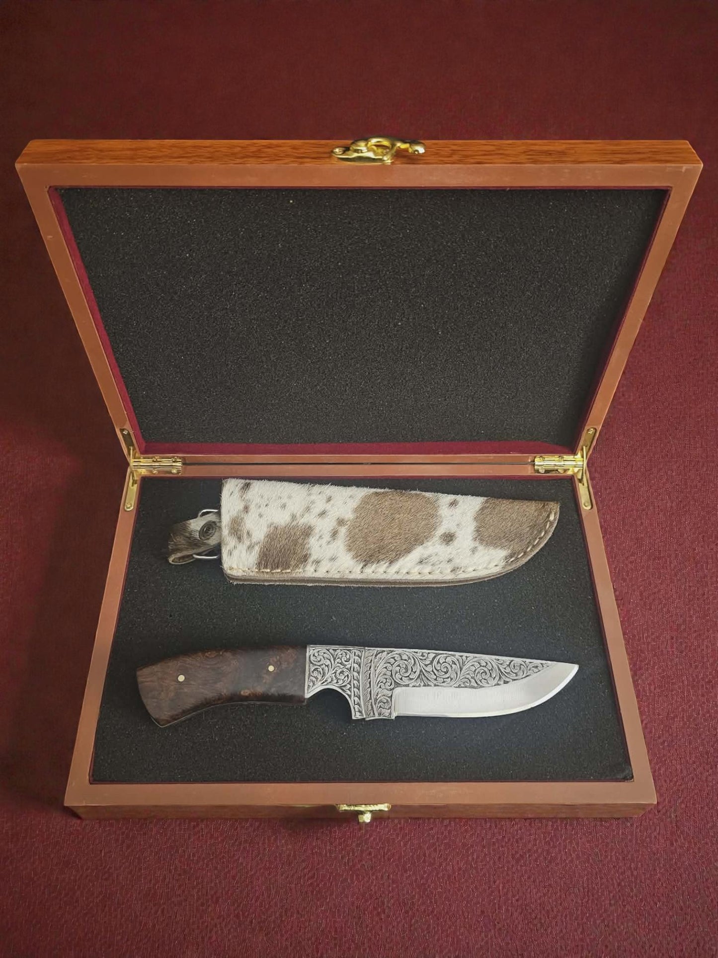 R015 - Χειροποίητο Hunting Knife από Χειροποίητα χαραγμένο ανοξείδωτο ατσάλι & Ξύλο τριανταφυλλιάς (Rosewood)