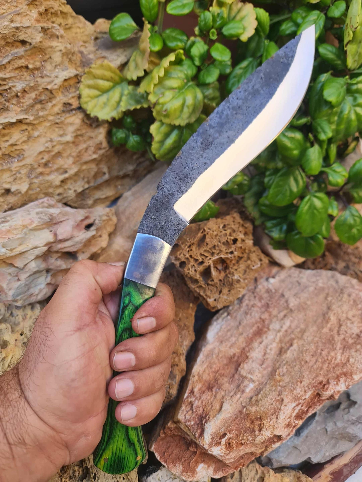 K103 Handmade Curved Knife - Carbon & Resin wood