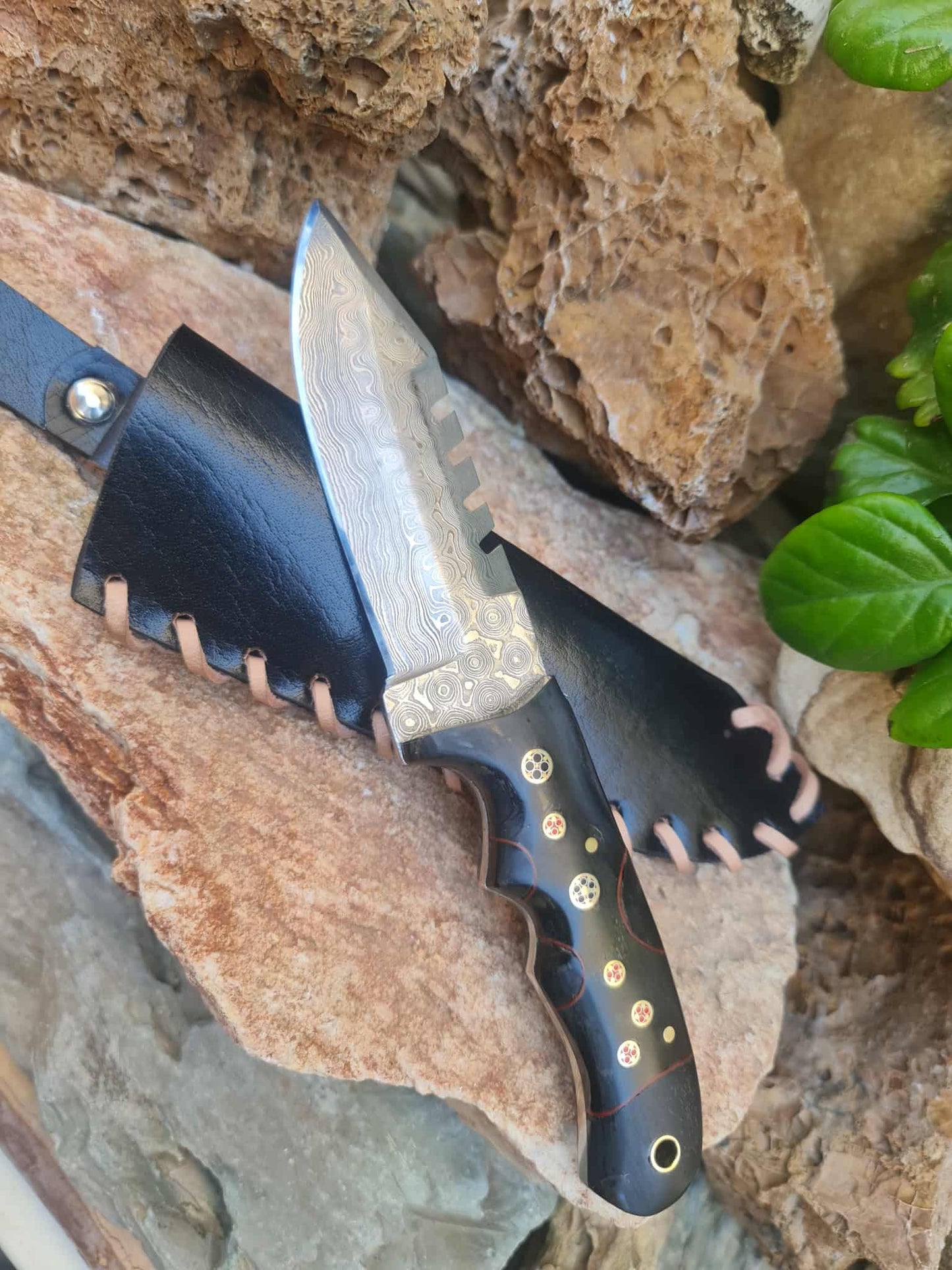 Handmade 21cm Hunting Knife with Raindrop Damascus Steel & Buffalo Horn