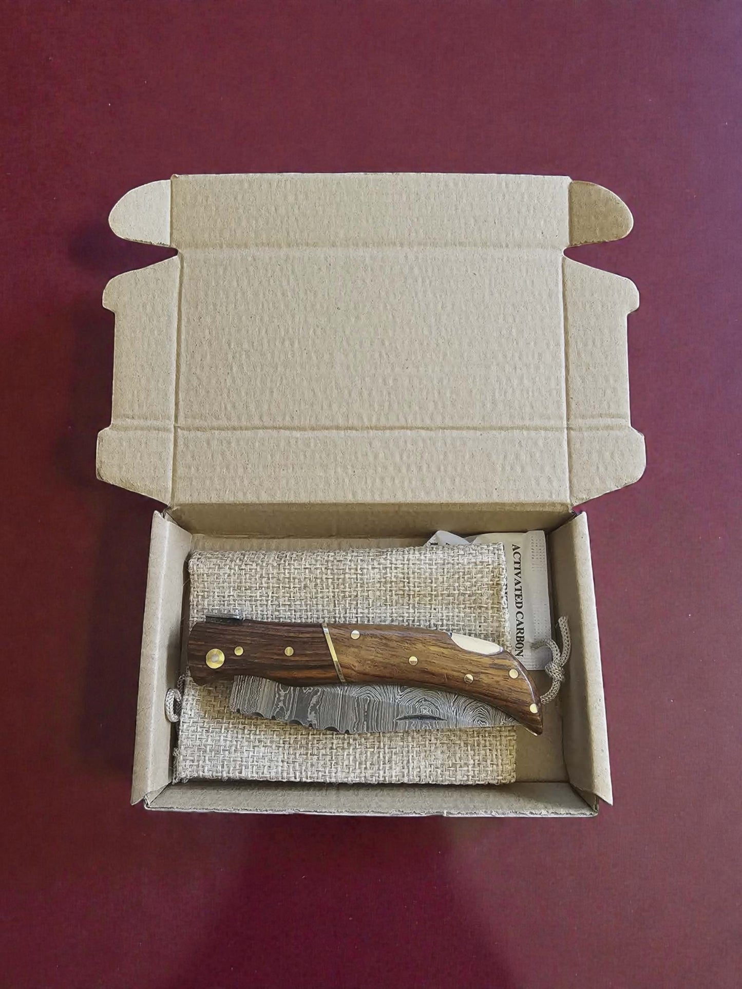 F039 - Χειροποίητο Laguiole Élite από Δαμασκηνό ατσάλι & Ξύλο καρυδιάς