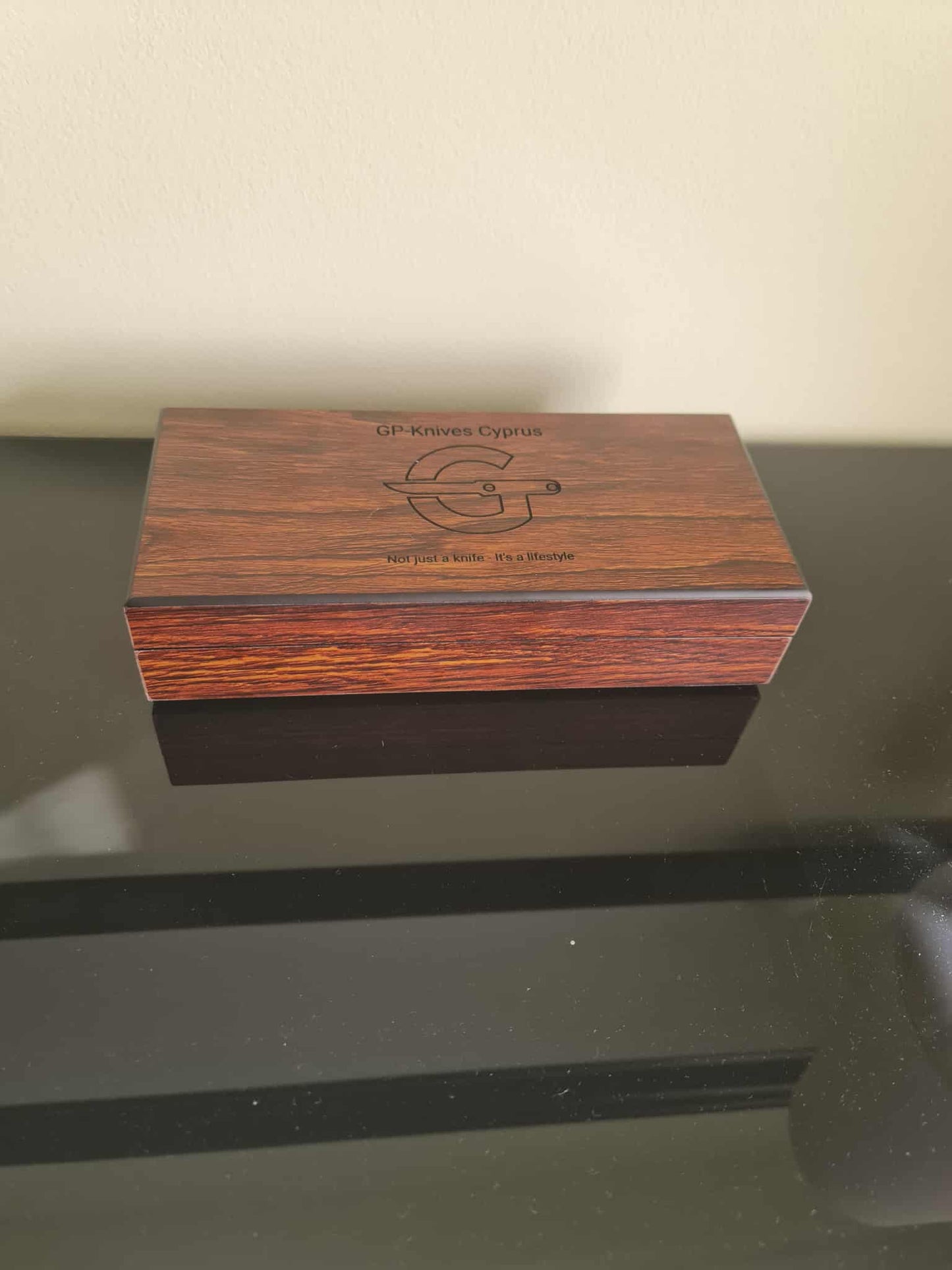 Premium Wooden Presentation Box with EVA Foam for Folding Knives