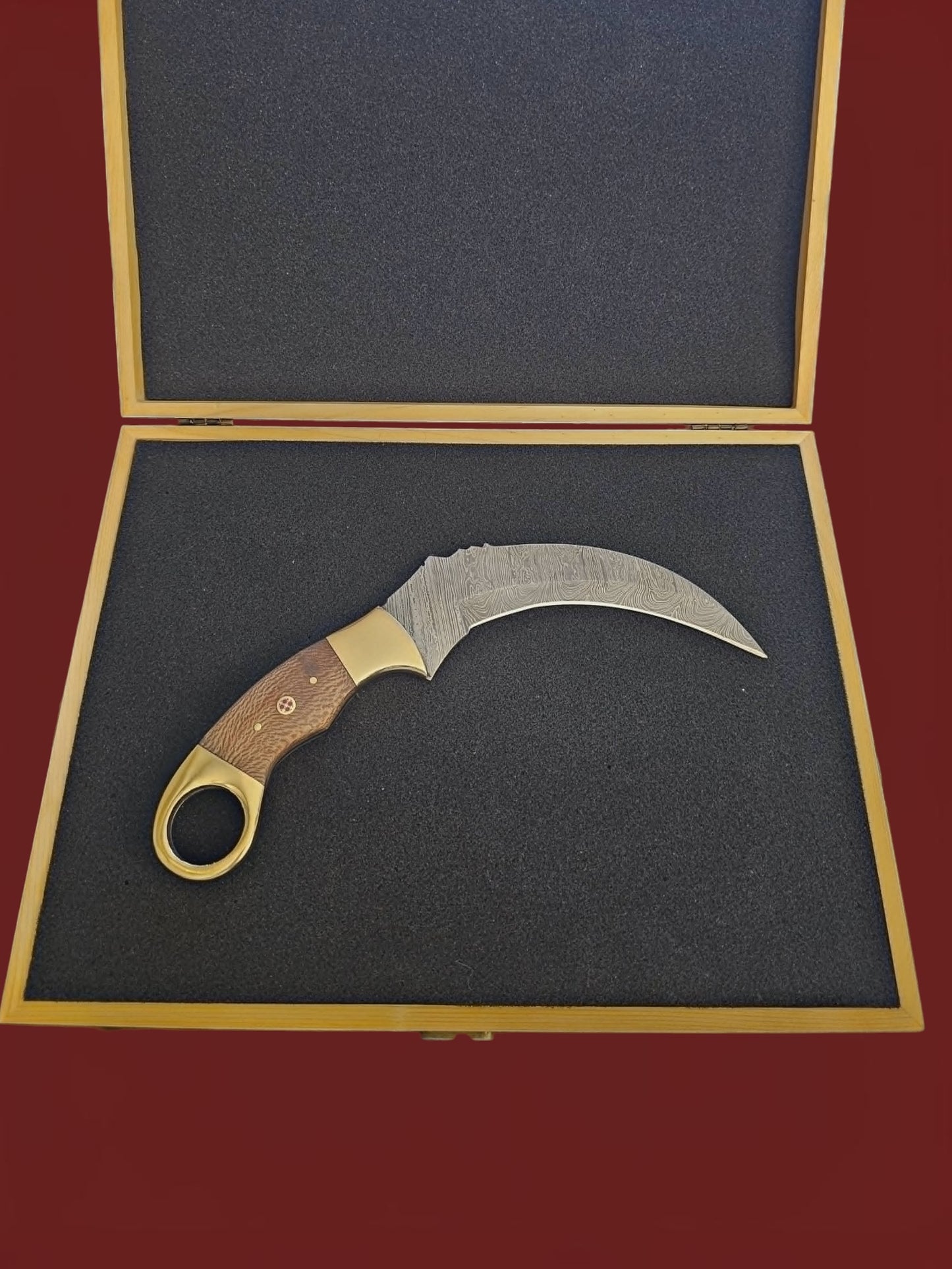 R050 Karambit - Damascus Steel & Wood