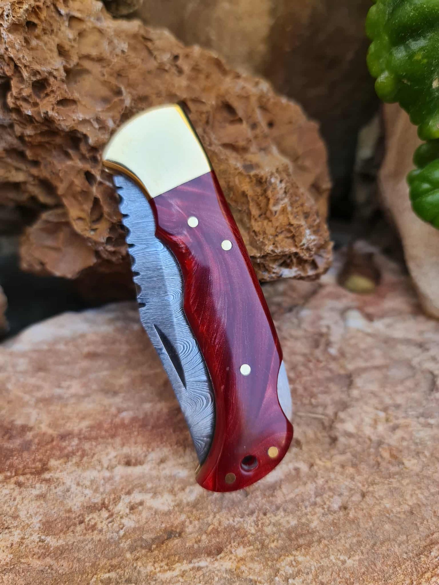 Handmade 17cm Pocket Knife with Damascus Steel - Resin & Brass