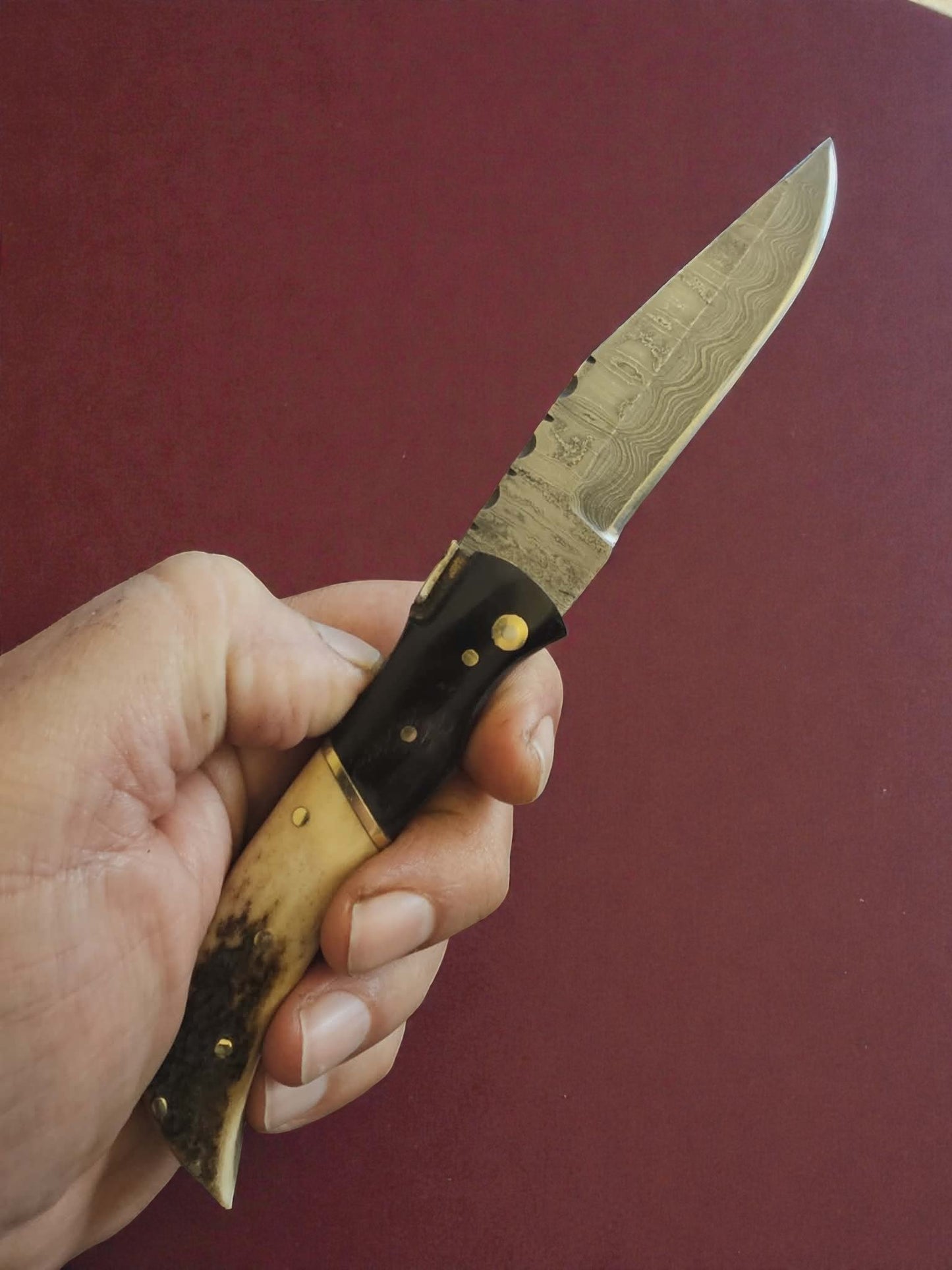 F044 - Χειροποίητο Laguiole Élite από Δαμασκηνό ατσάλι νέας γενιάς (ανοξείδωτο) - Κέρατο βούβαλου & κέρατο κόκκινου ελαφιού