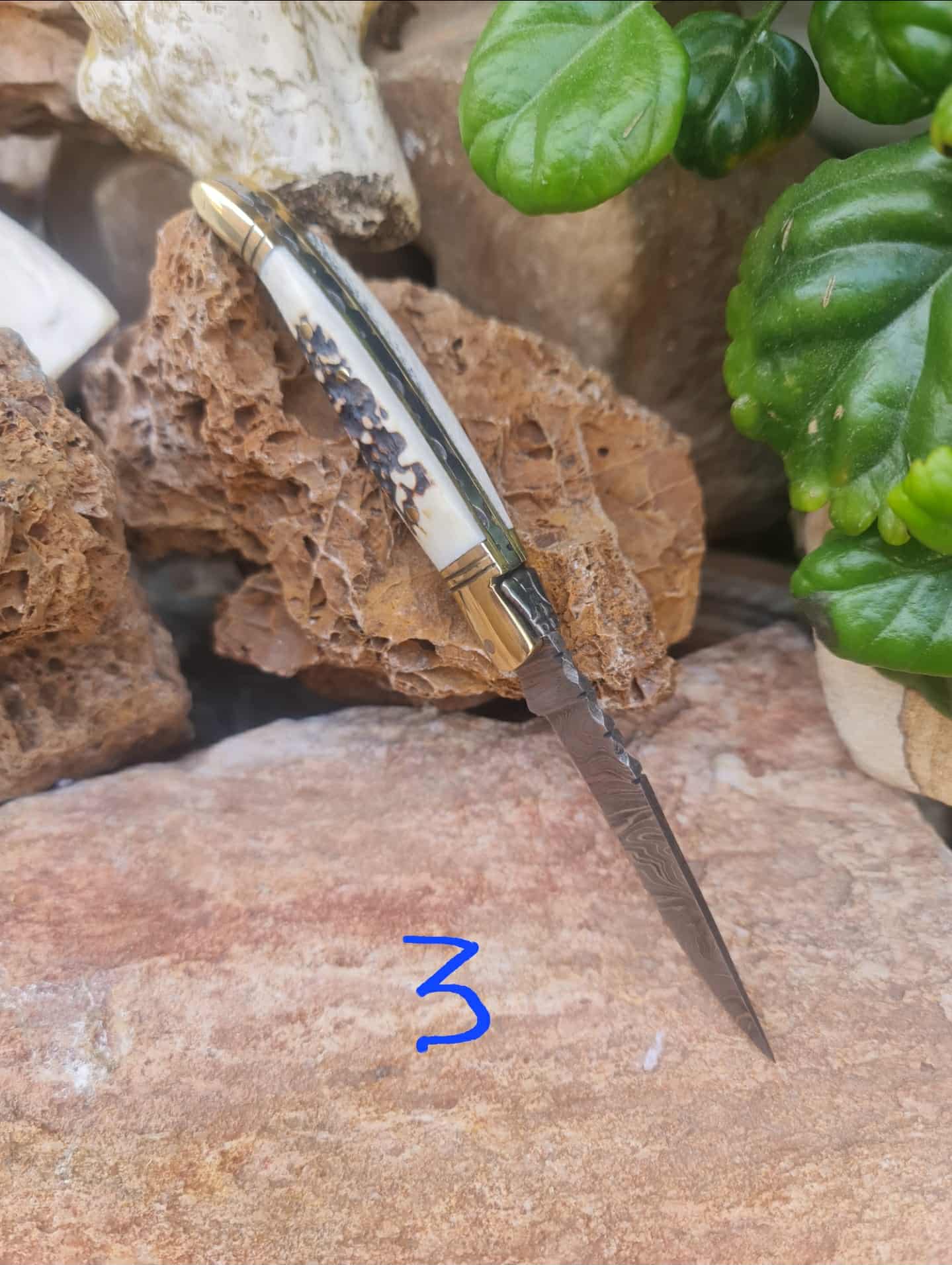 Handmade 19cm Laguiole Classique with Damascus Steel - Red Deer antler & Brass