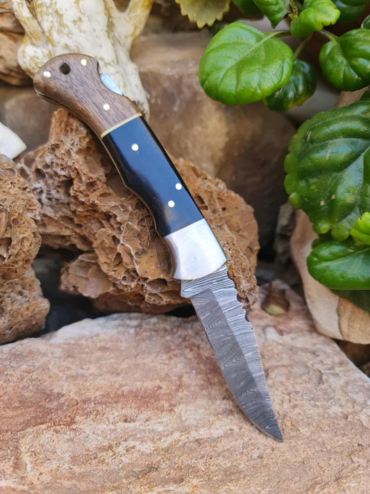 Handmade 19cm Pocket Knife with Damascus Steel - Buffalo Horn - Walnut Wood & D2 Stainless Steel