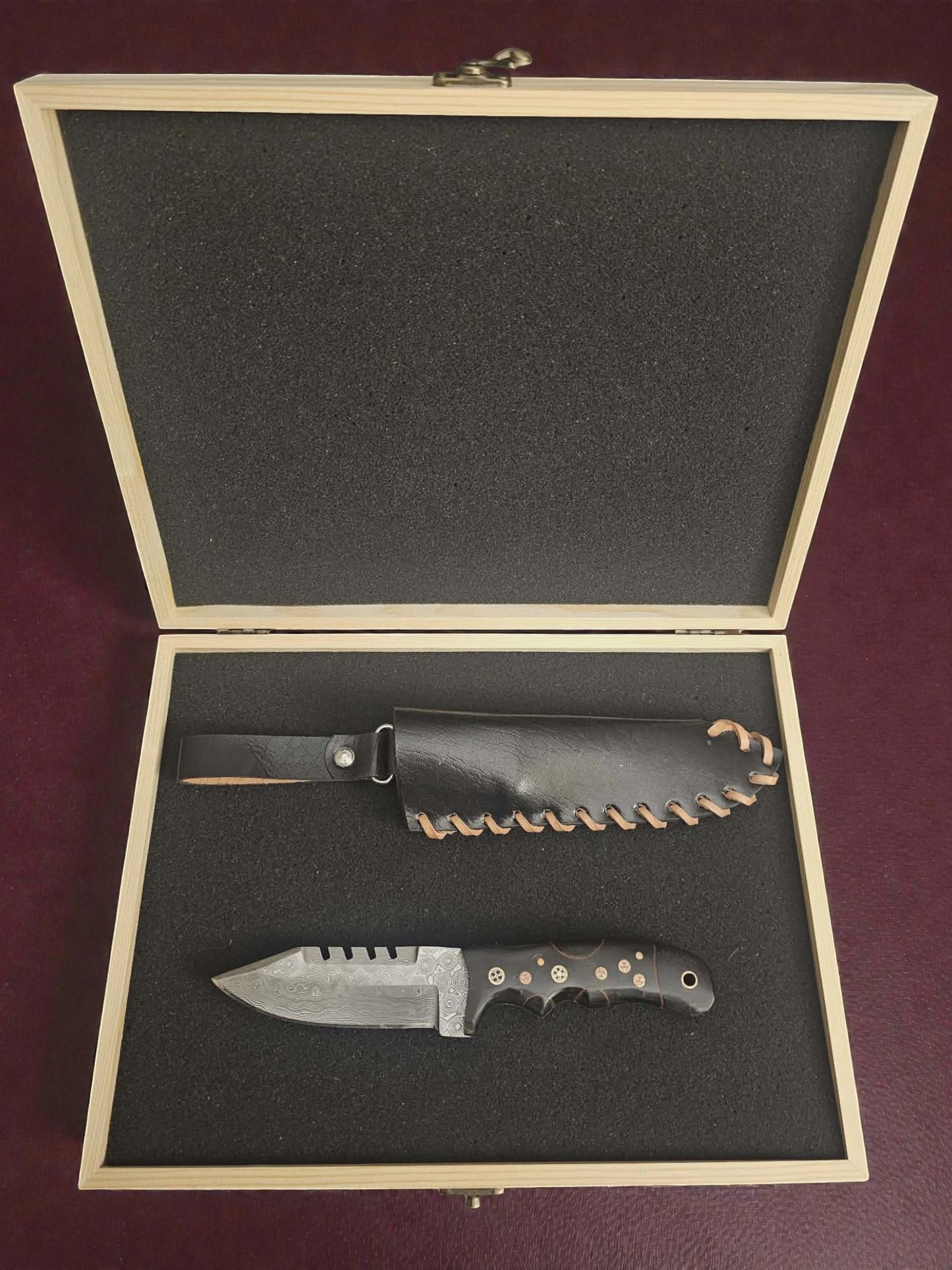 R012 - Χειροποίητο Hunting Knife από Δαμασκηνό ατσάλι & Κέρατο βούβαλου