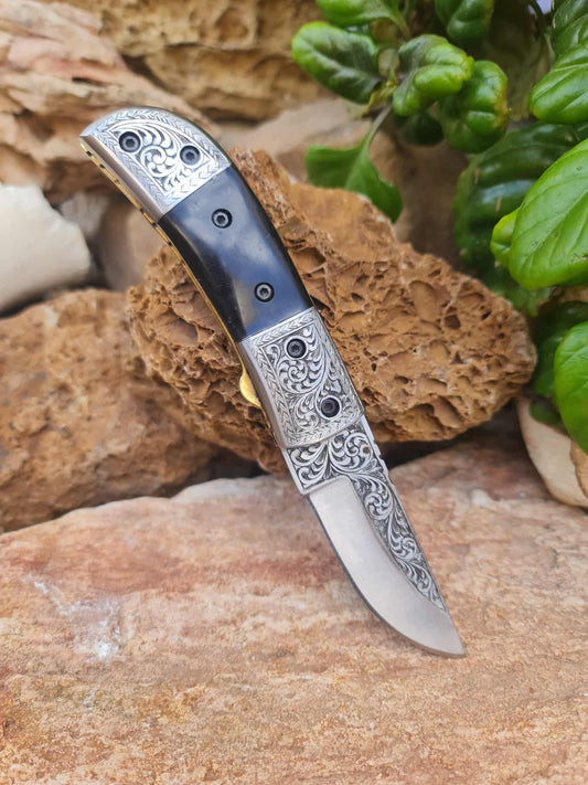 Handmade Limited Edition with Serial Number 18cm Knife with 420 Stainless Steel with Master Hand-Engraved & Buffalo Horn