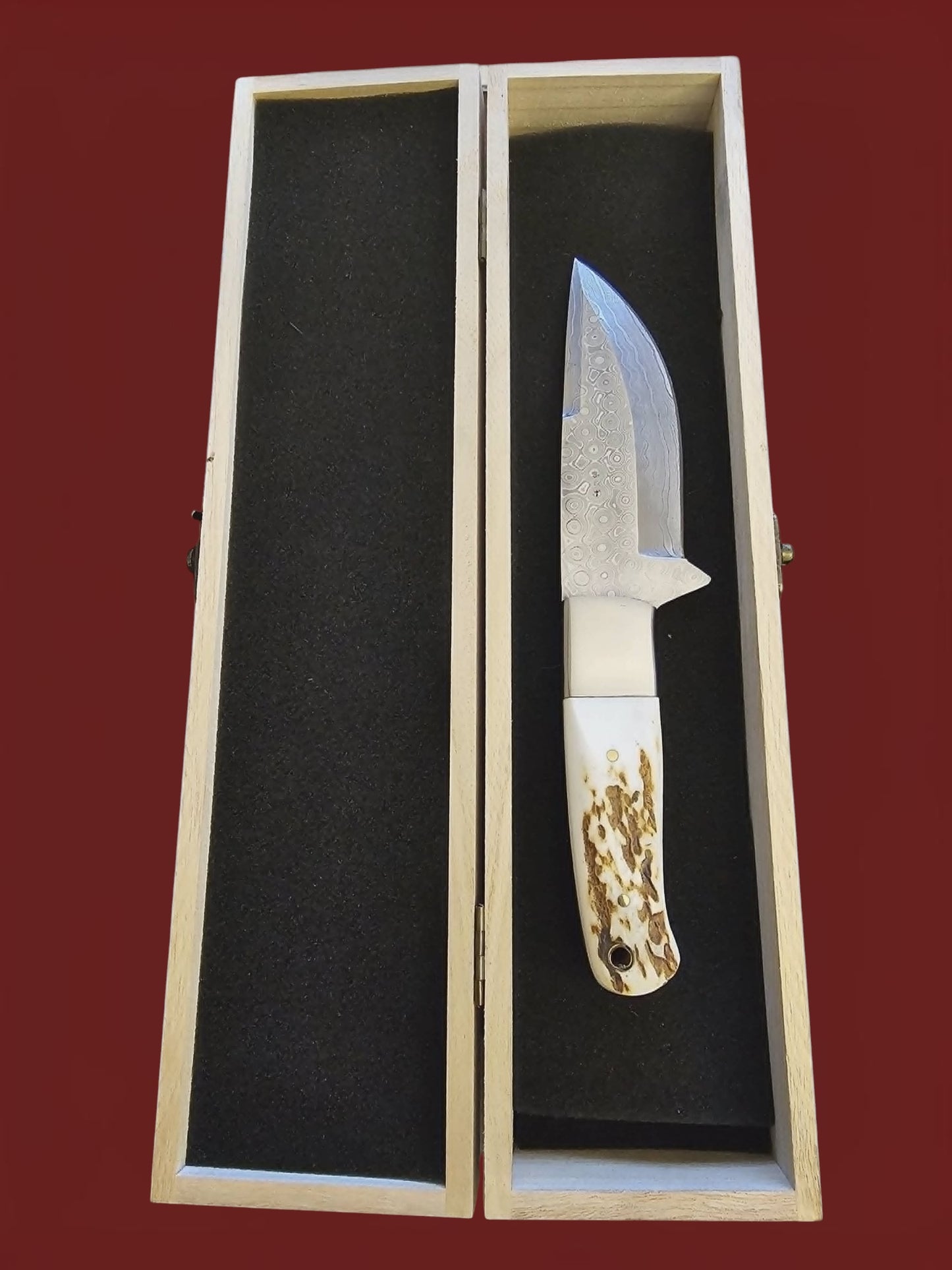 R032 - Hunting Knife - Damascus Steel & Horn