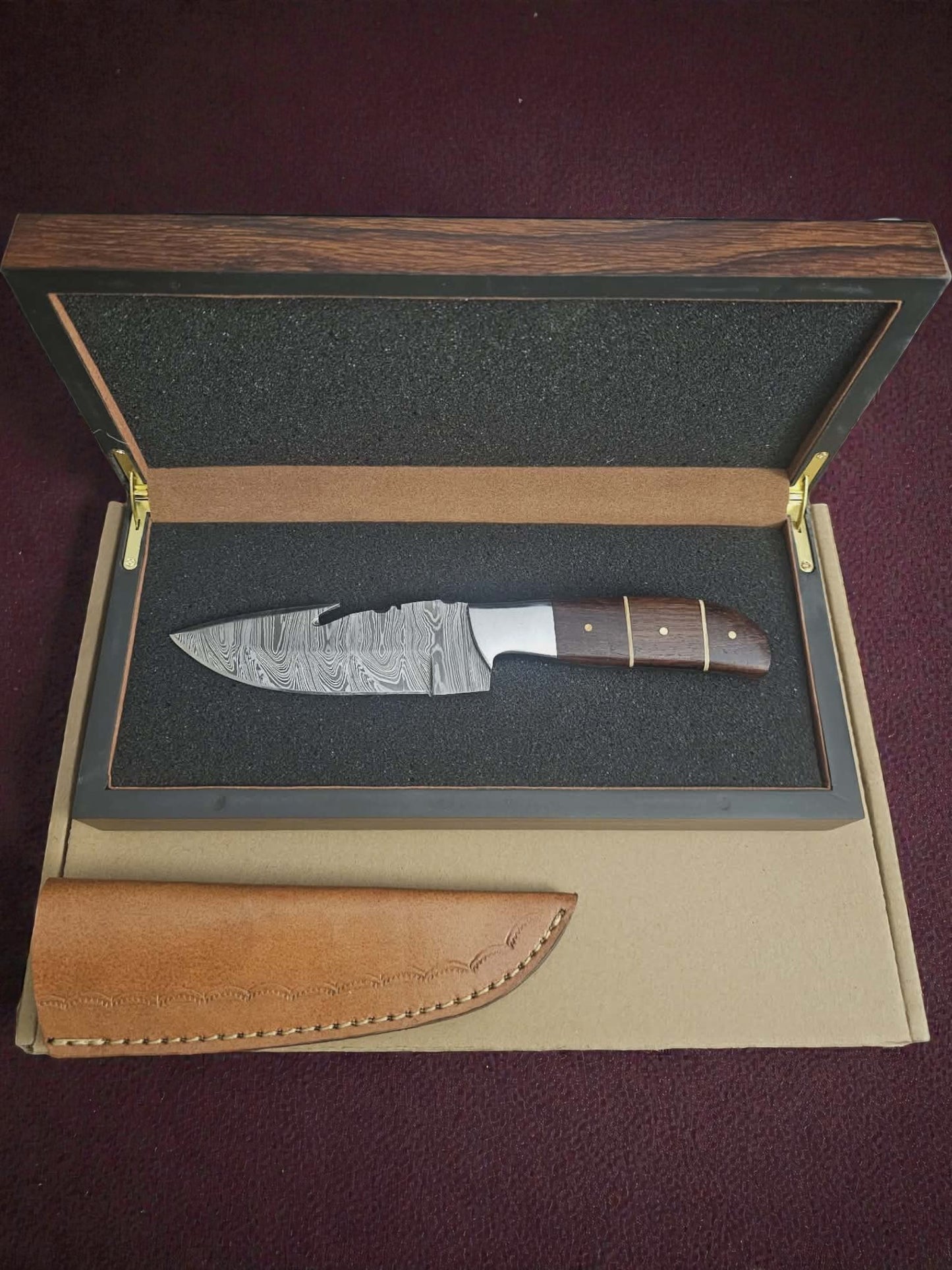 R013 - Χειροποίητο Gut hook από Δαμασκηνό ατσάλι & Ξύλο καρυδιάς