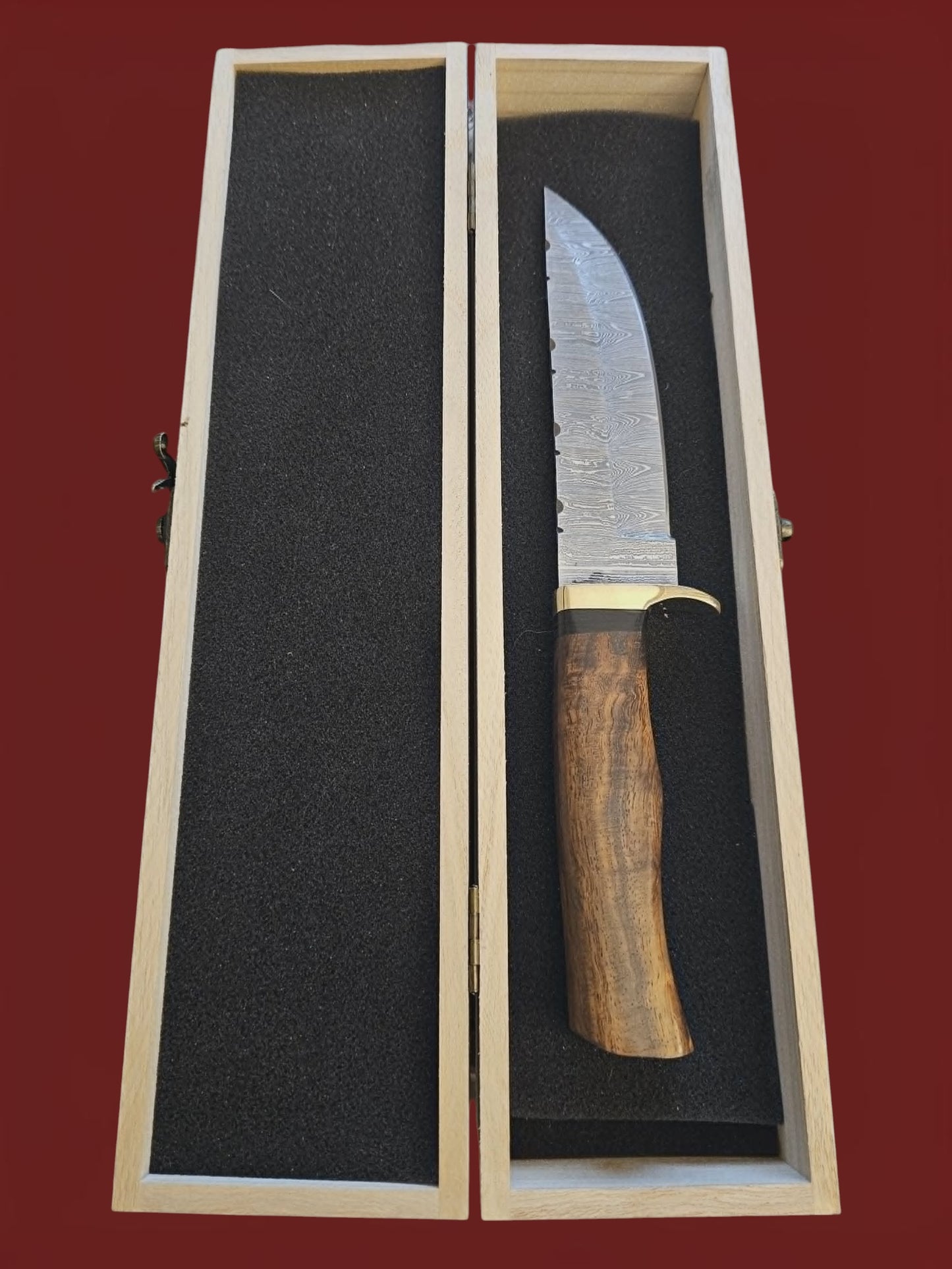 R049 Classic Hunting Knife - Damascus Steel & Wood