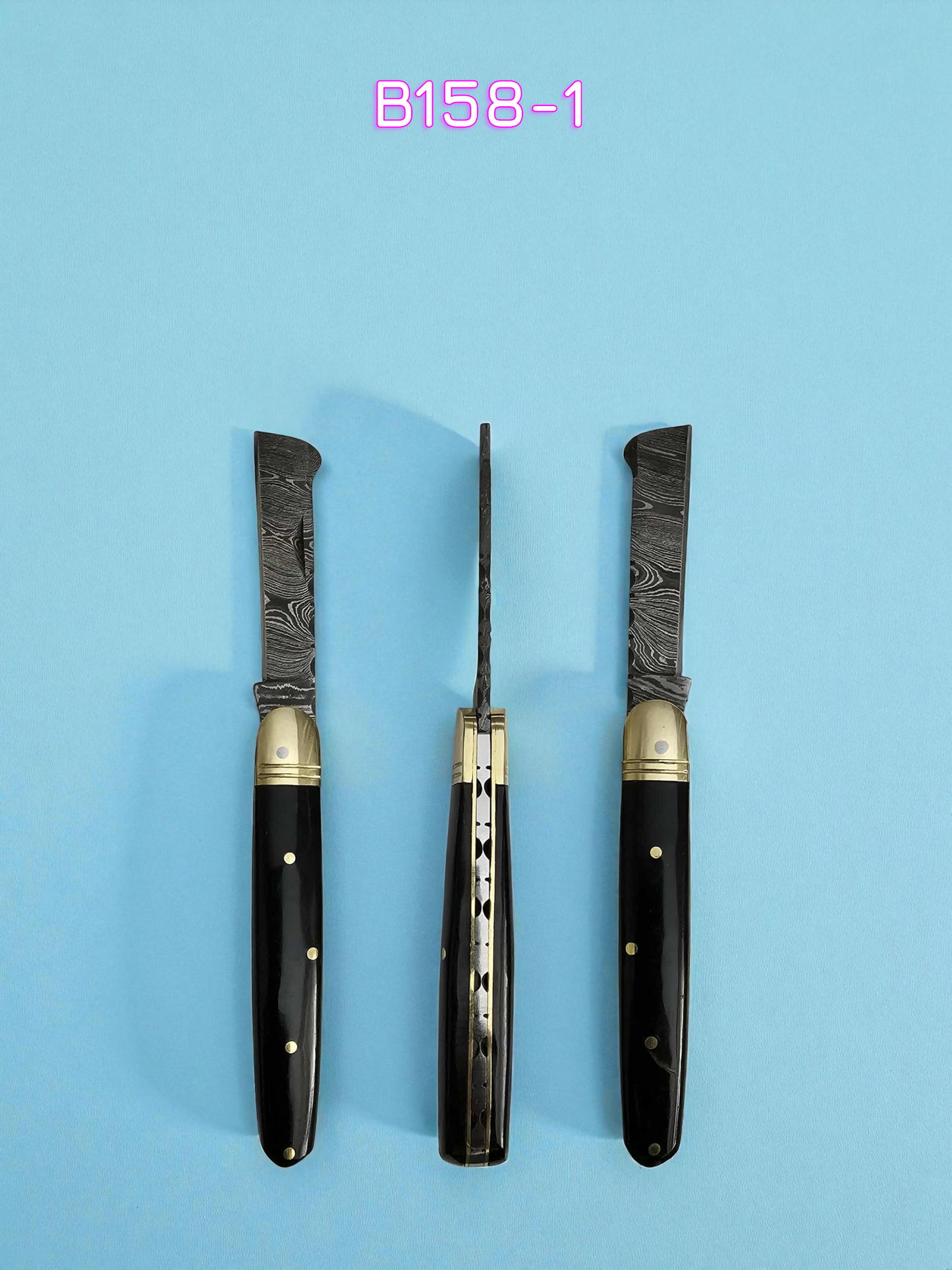 B158 Handmade Sheepsfoot - Damascus Steel & Buffalo Horn