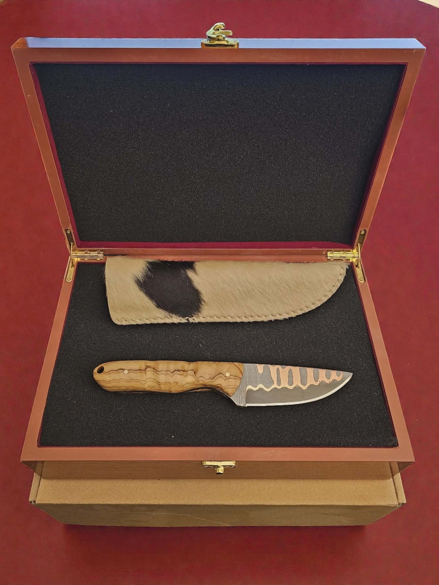 R020 - Χειροποίητο Exclusive Hunting Knife από Δαμασκηνό ατσάλι χαλκού & Ξύλο ελιάς