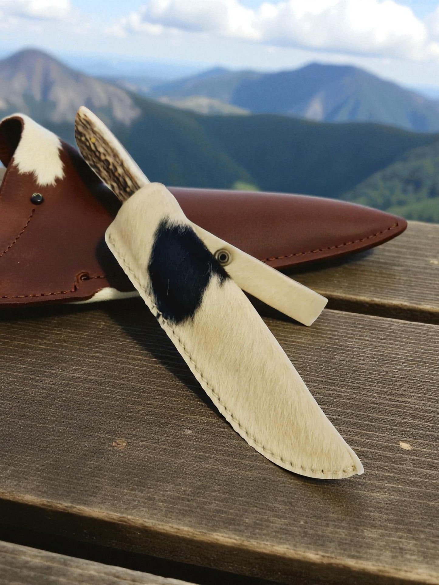 H141 Handmade Hunting Knife - Damascus Steel & Red Deer antler