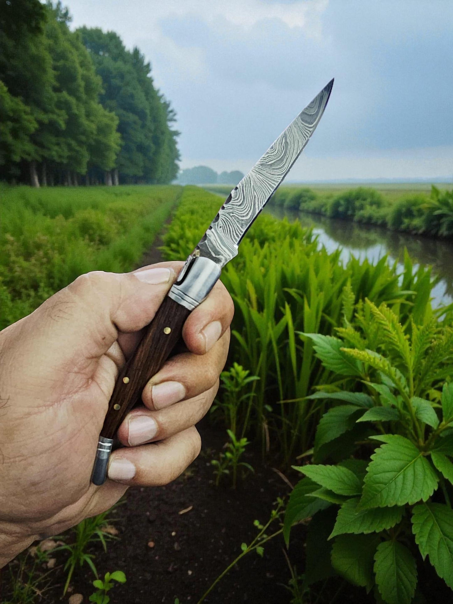 A161 Handmade Laguiole Petit - Damascus Steel & Walnut Wood