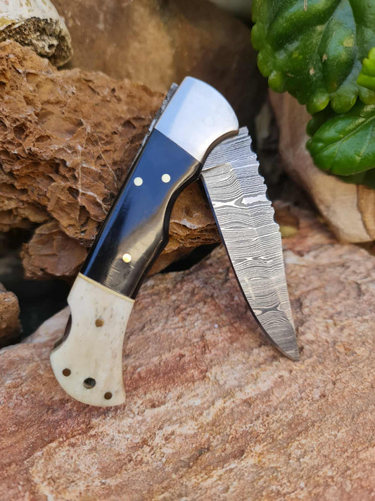 Handmade 19cm Pocket Knife with Damascus Steel - Buffalo Horn - Camel Bone & D2 Stainless Steel
