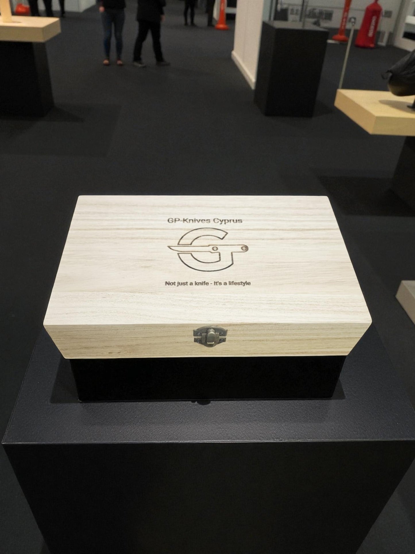 A153G – Handmade Laguiole Bougna + Leather Sheath & Wooden Gift Box