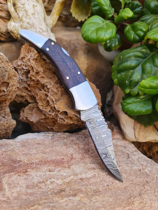 Handmade 20cm Pocket Knife with Damascus Steel - Walnut Wood & D2 Stainless Steel