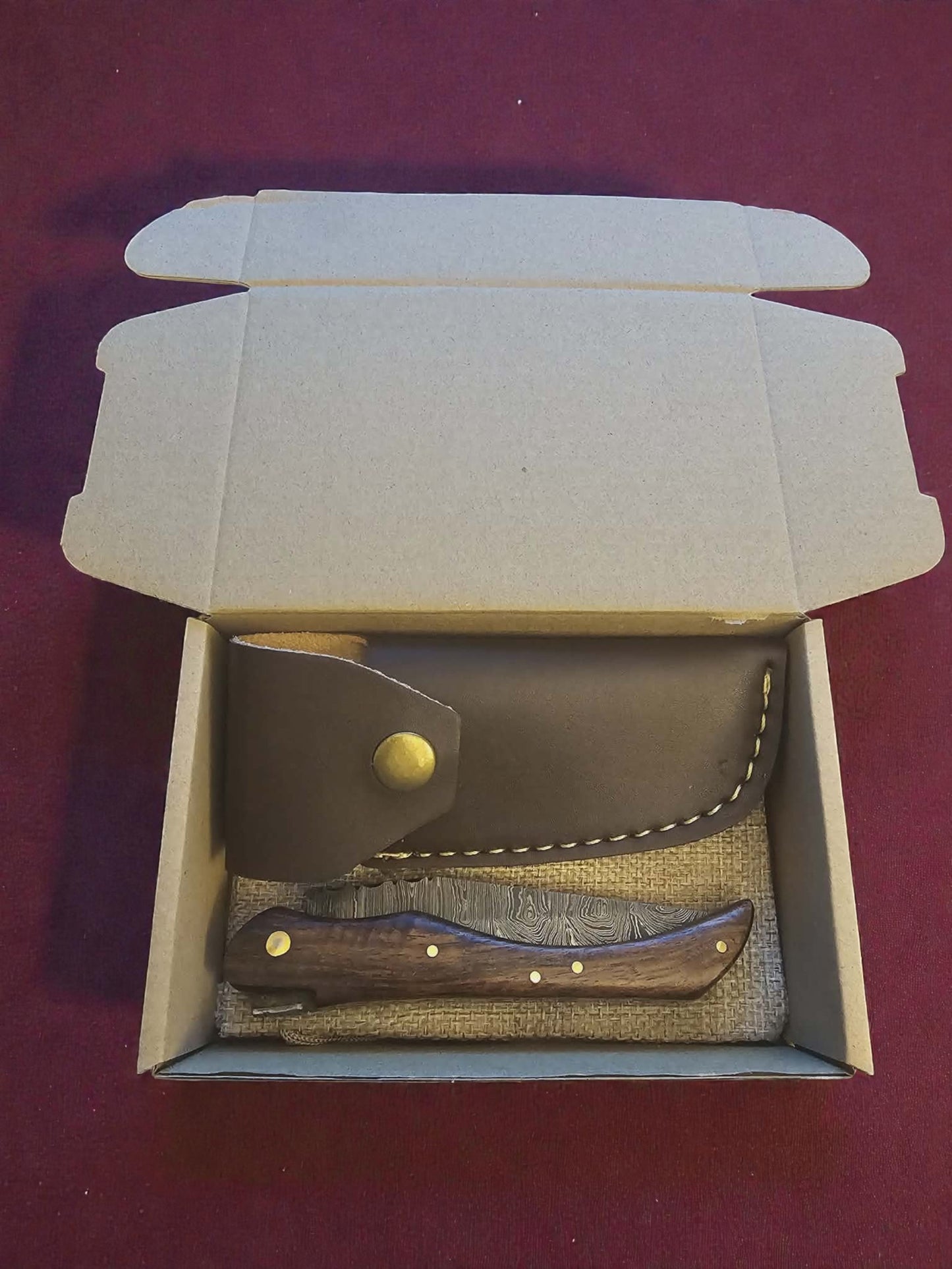 F010 - Χειροποίητο Laguiole Folding από Δαμασκηνό Ατσάλι & ξύλο καρυδιάς