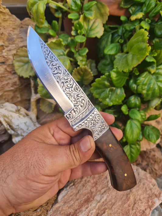 Handmade 23cm Exclusive Hunting Knife with Stainless Steel with Master Hand-Engraved & Rosewood