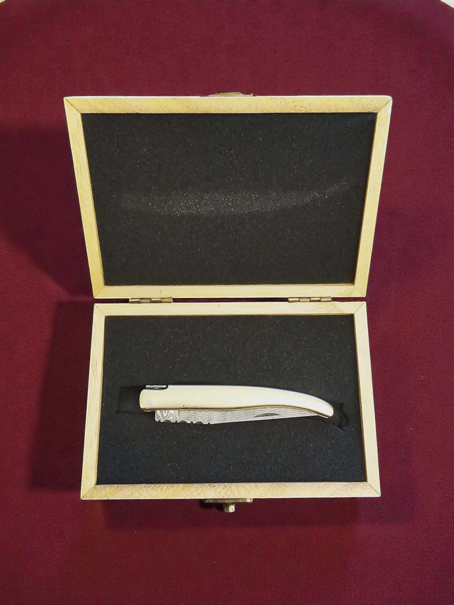 F083 - Χειροποίητο Laguiole Petit από Δαμασκηνό ατσάλι νέας γενιάς (ανοξείδωτο) & Ορείχαλκο