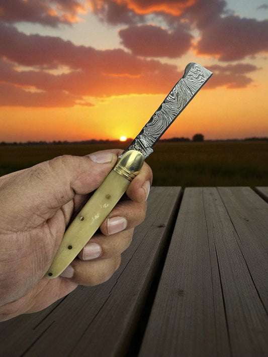 B157 Handmade Sheepsfoot - Damascus Steel & Camel Bone