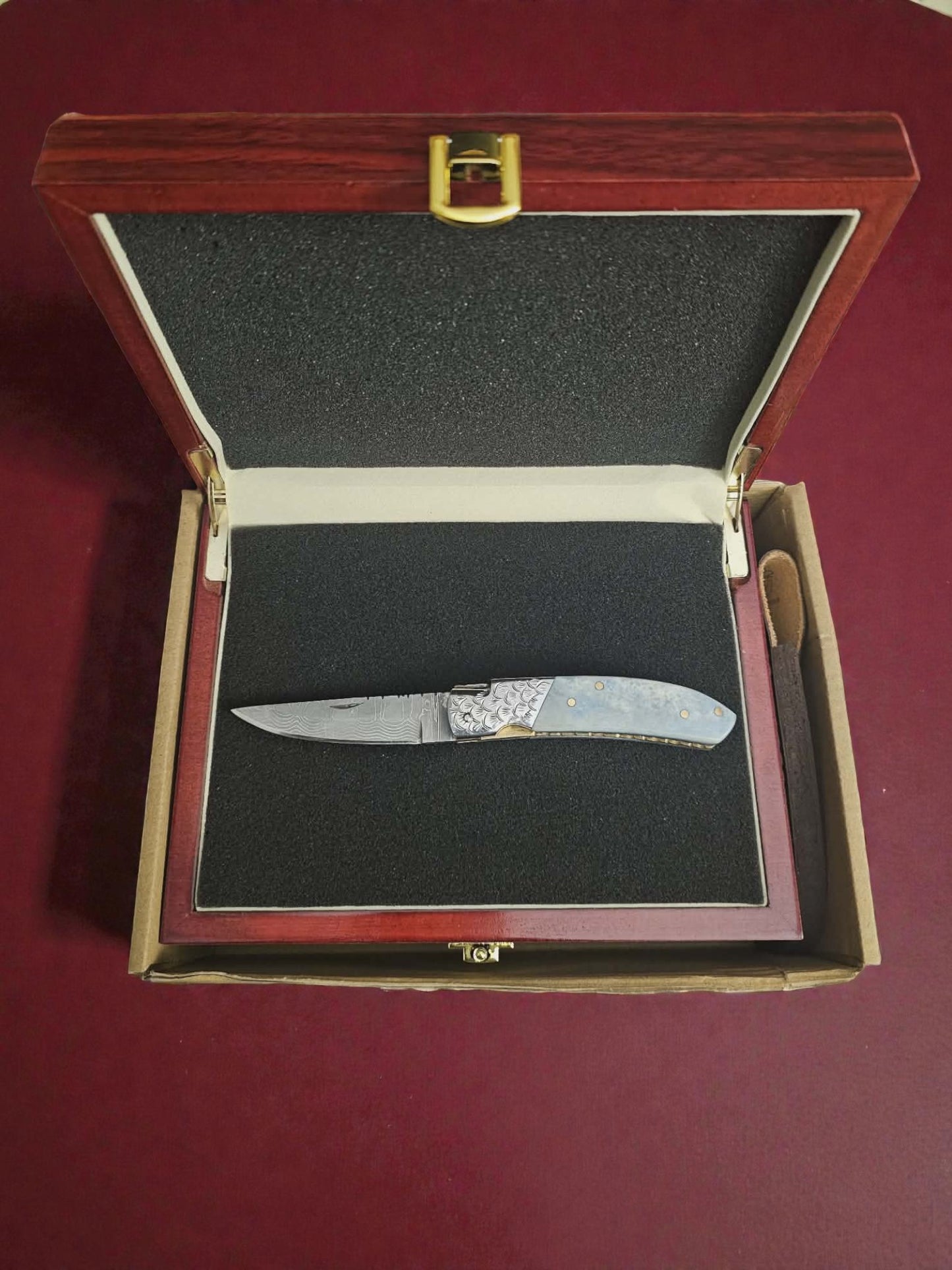 F062 - Χειροποίητο Laguiole de Poche από Δαμασκηνό ατσάλι νέας γενιάς (ανοξείδωτο) & Κόκκαλο καμήλας με σταθεροποίηση ρητίνης (μπλε)